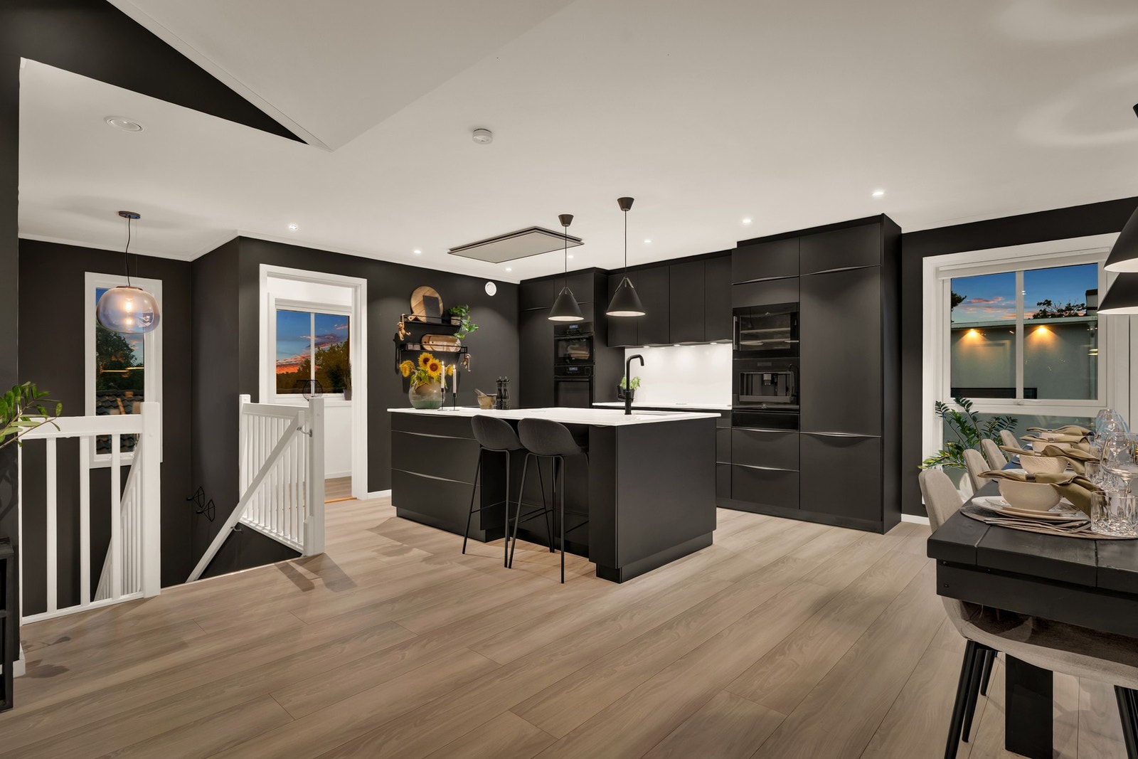 Et kjøkken med både eleganse og funksjon. Galleribilde