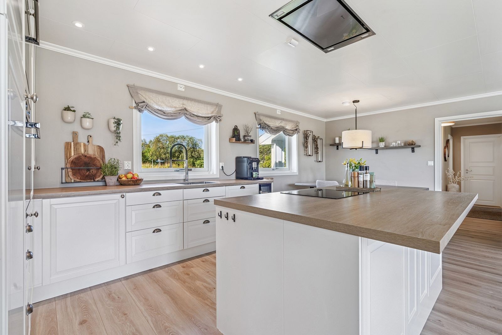 Flat ventilator i taket gjør at man har bedre utsyn over rommet. Galleribilde