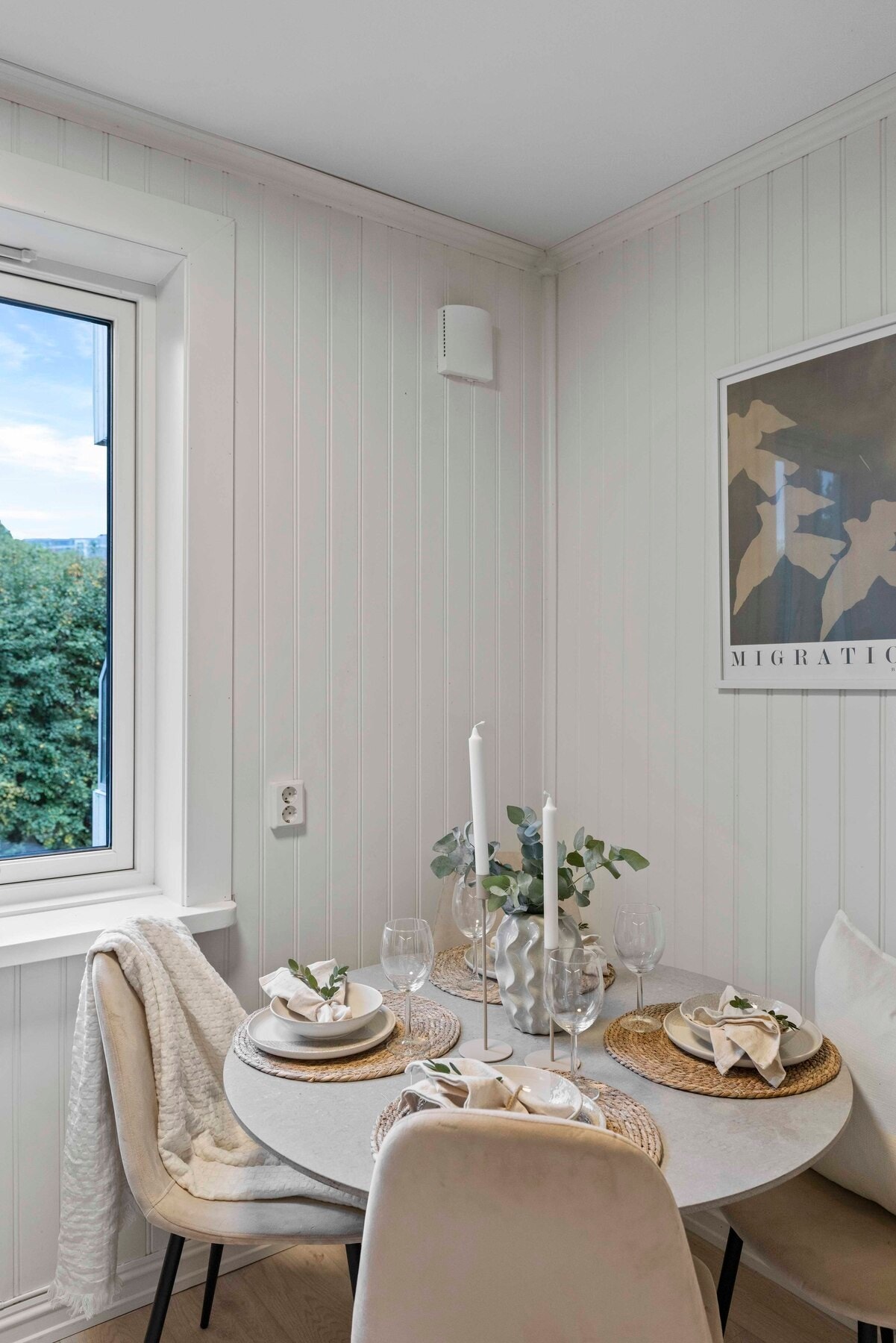 Hyggelig spiseplass på kjøkkenet. Galleribilde