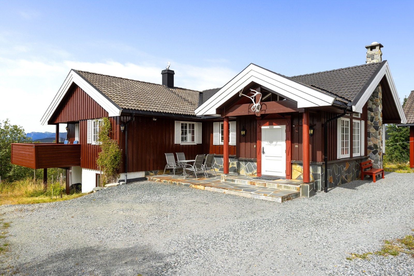 Hyggelig, overbygget inngangsparti - Velkommen inn! Galleribilde