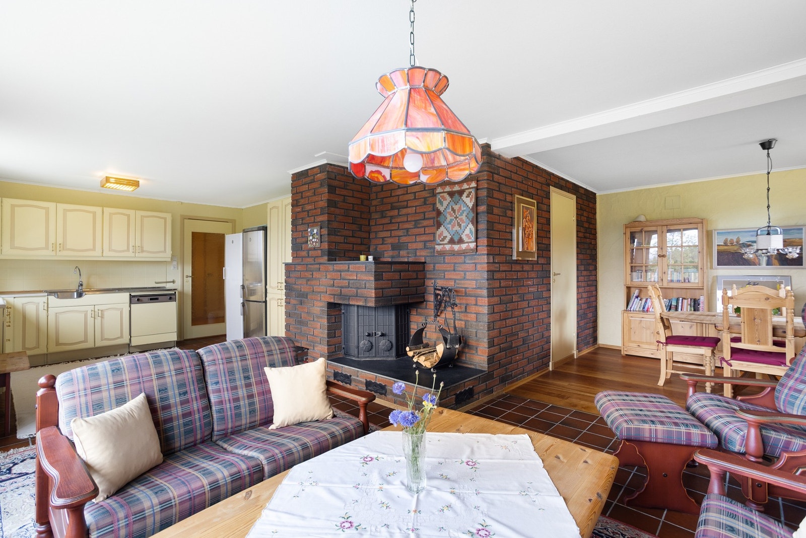 I rommet er det også etablert en teglsteinspeis. Galleribilde