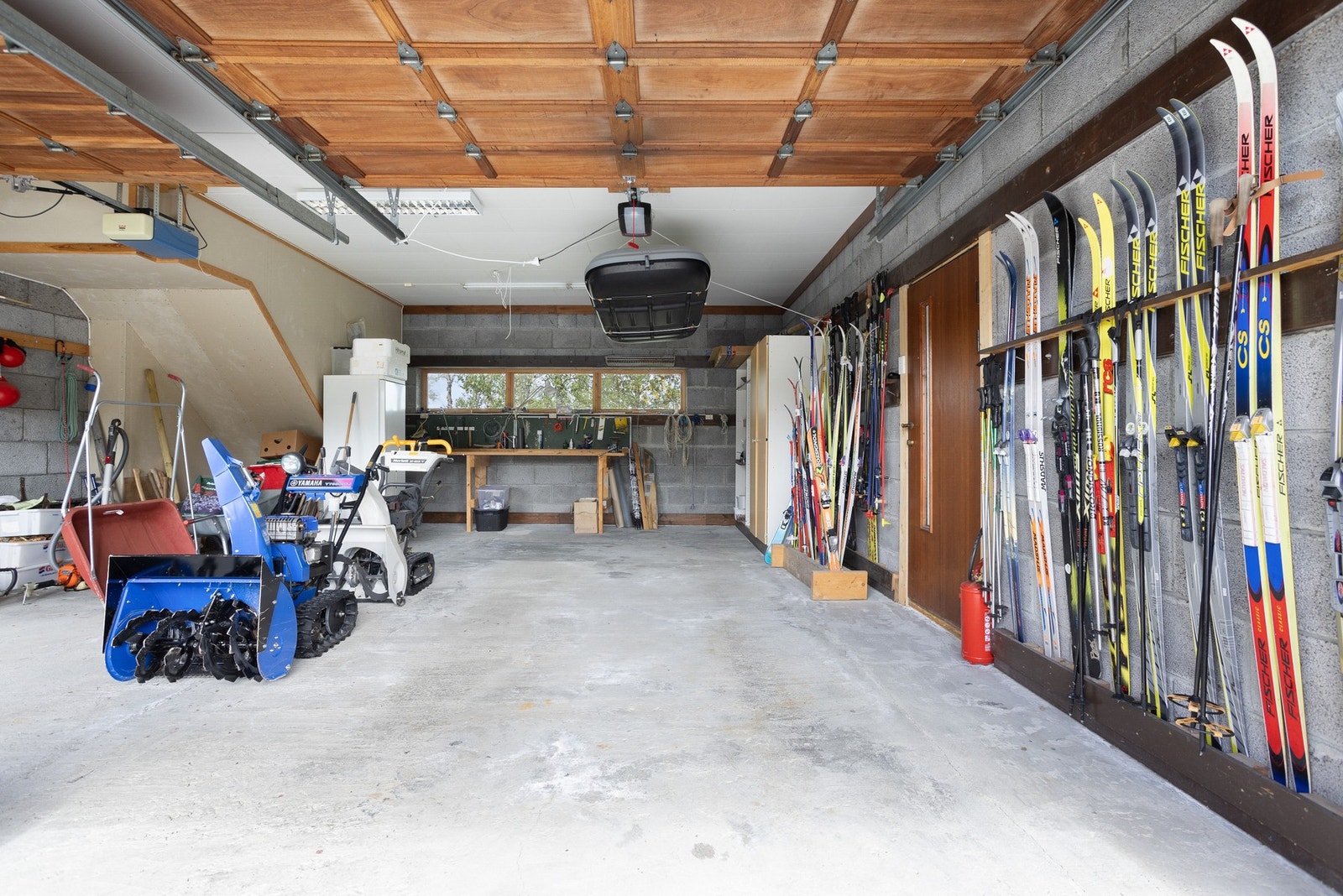 Dobbelgarasje og bodrom til oppbevaring Galleribilde