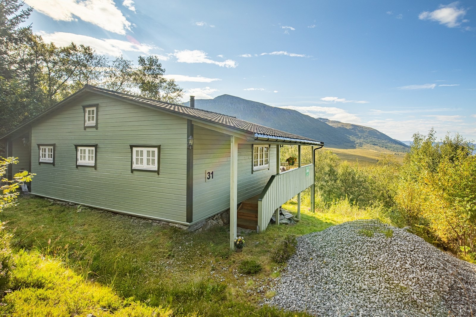 Hytta ble opprinnelig oppført i 1979, men ble tilbygget og oppgradert i 2008 av tidligere eier Galleribilde