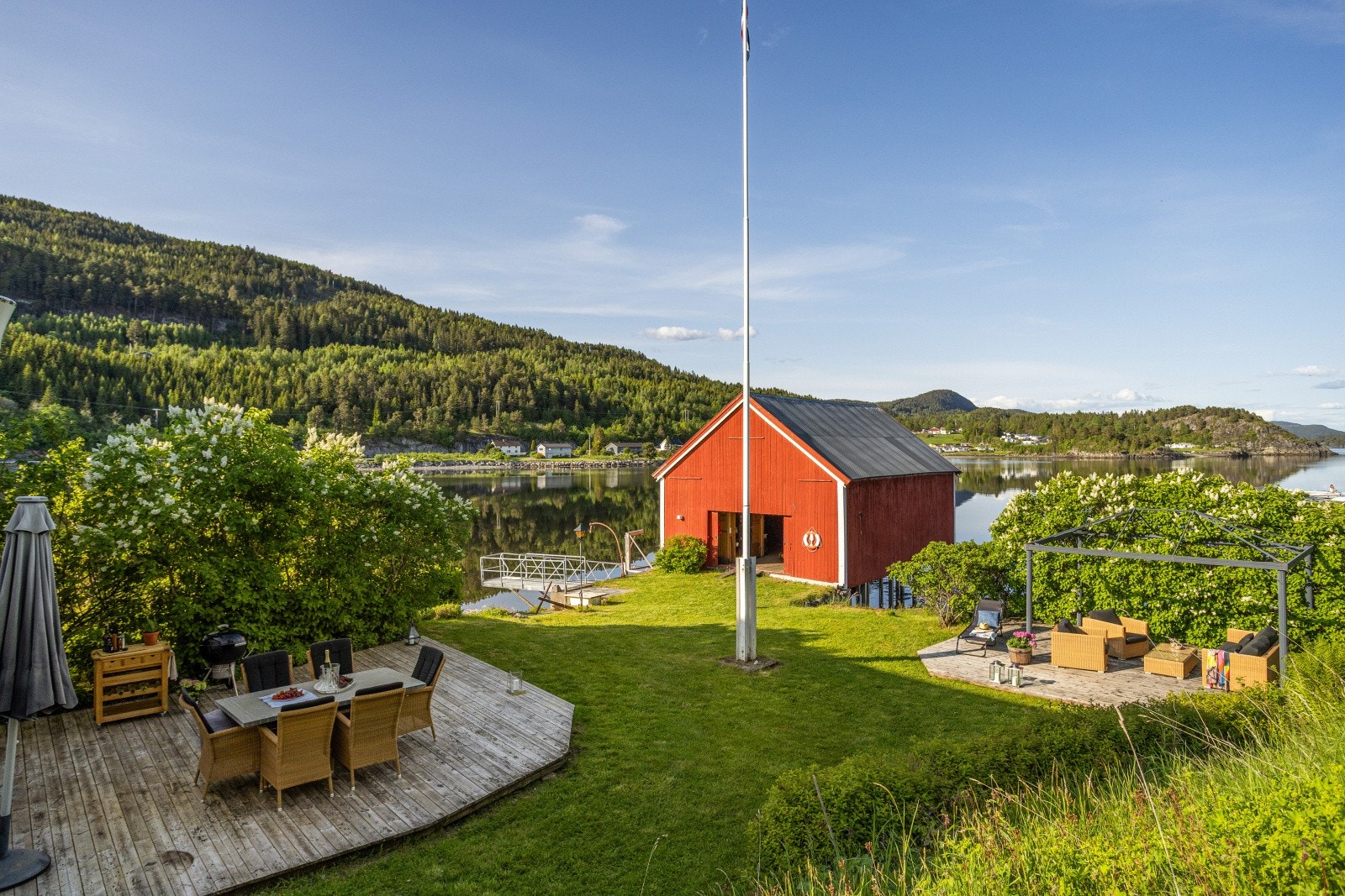 298830_red-213.jpg Galleribilde