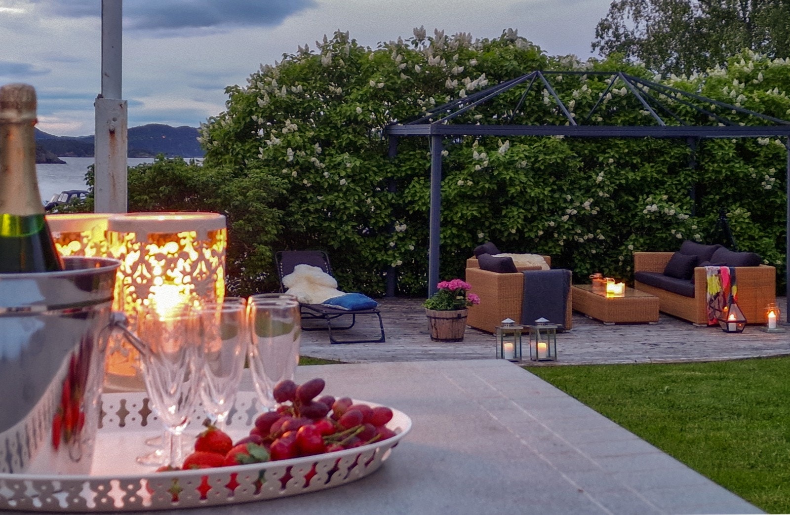Korsnes er kjent som et rolig og idyllisk område, hvor naturen og havet setter rammene for et avslappet og naturnært liv - enten som helårs fritidssted eller bolig. Galleribilde