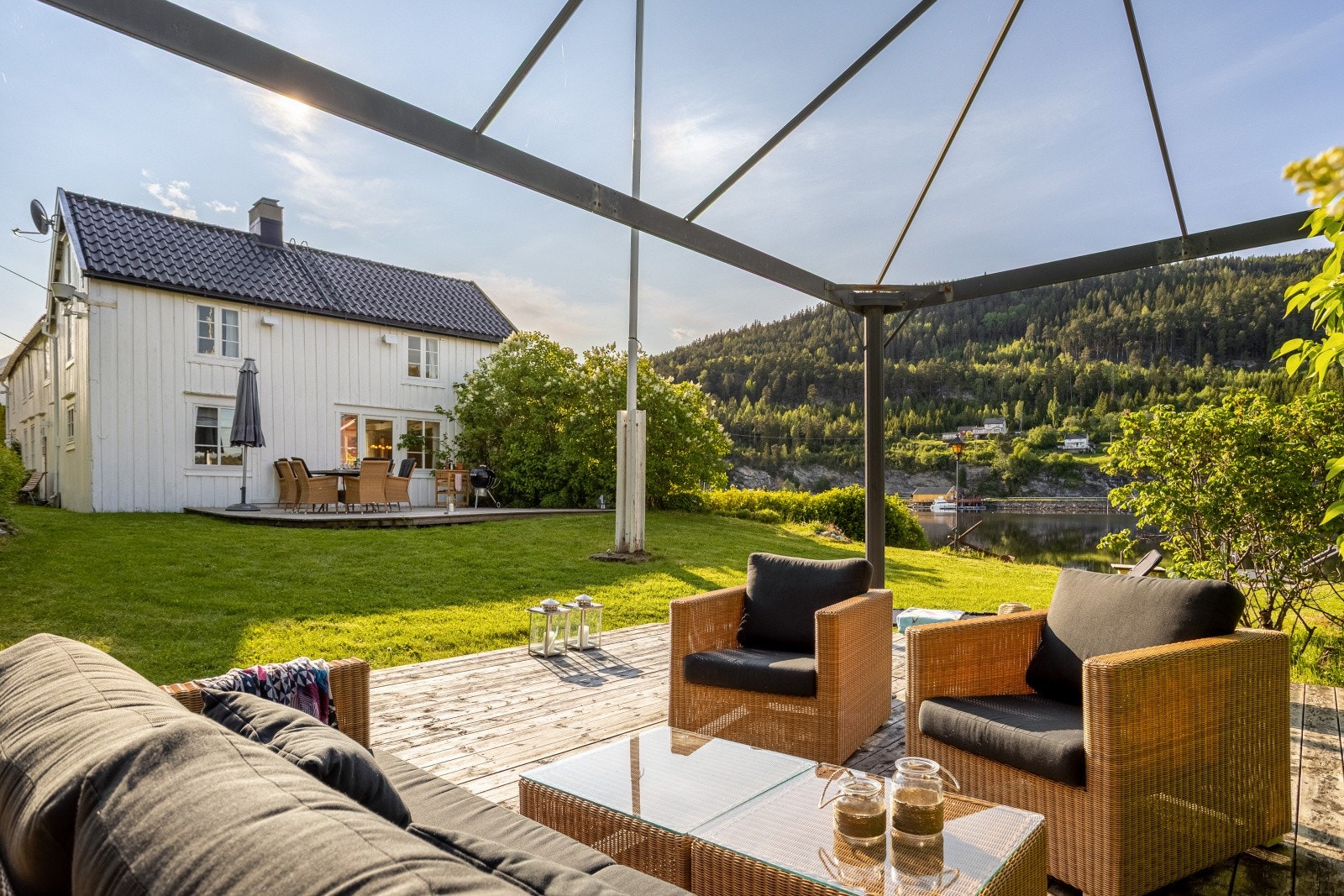 298830_red-190.jpg Galleribilde