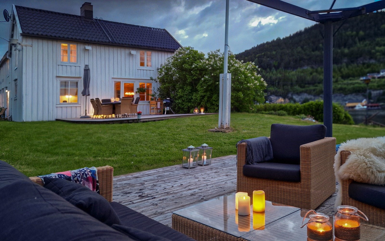 Solen følger eiendommens mange flotte uteområder gjennom dagen. Galleribilde