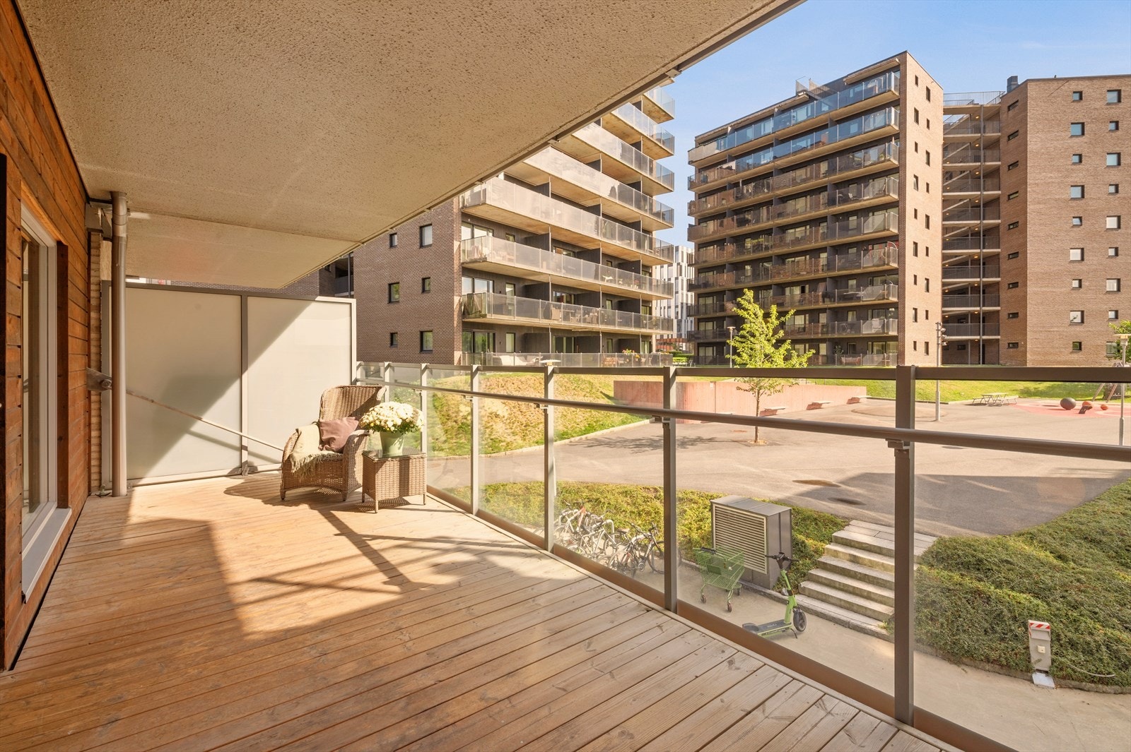 Fra stuen er det utgang til en sydøstvendt balkong på ca. 17 m². Galleribilde