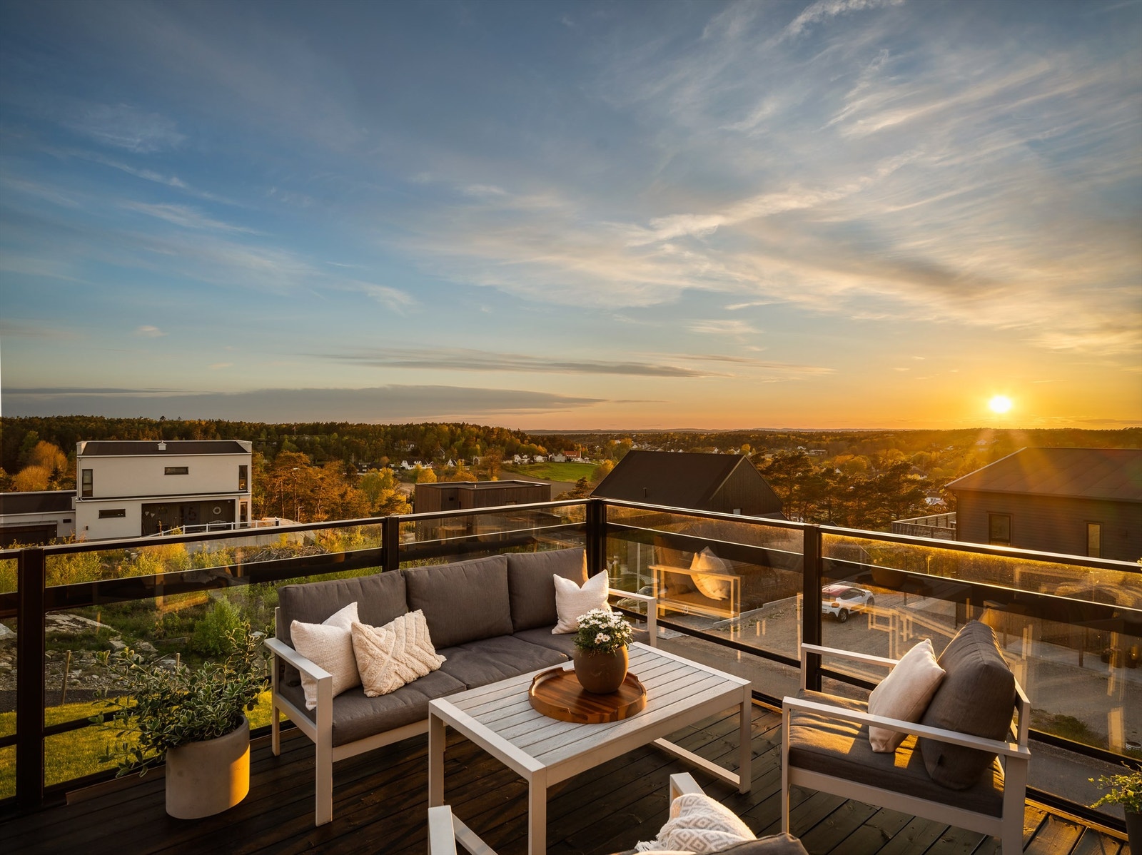 Fantastisk utsikt akkompagnert av vakre solnedganger - et skue det er lett å bli glad i. Galleribilde