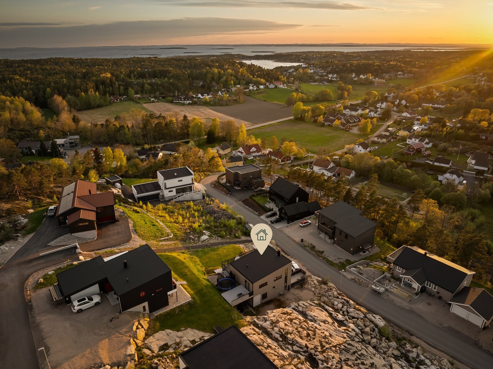 Langgårdslia er et helt nytt boligfelt på Slevik. Her bor du landlig nær sjøen og fine turområder, men likevel bare en kort kjøretur unna byen. Galleribilde