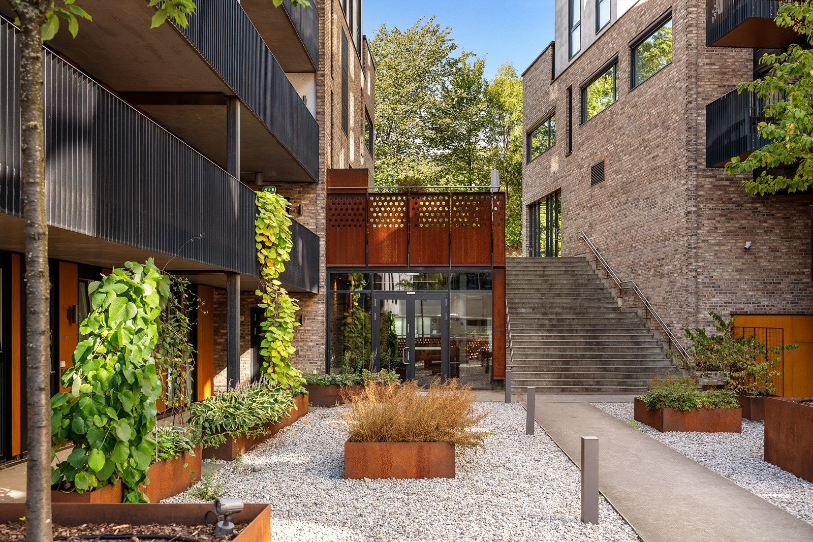 Særdeles attraktiv beliggenhet på Vulkan med alt du trenger i umiddelbar nærhet. Galleribilde