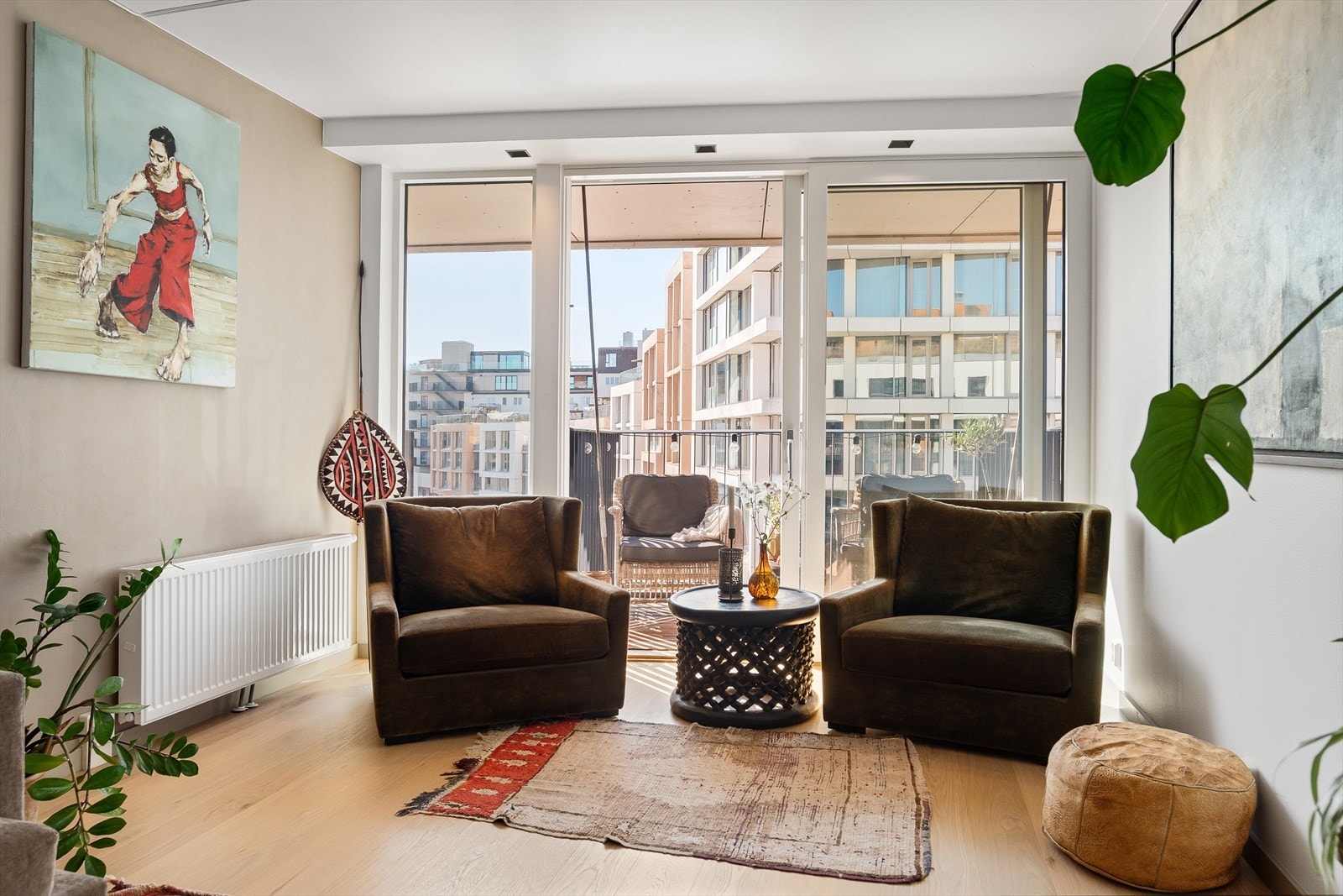 Fra stuen er det utgang til balkongen. Galleribilde