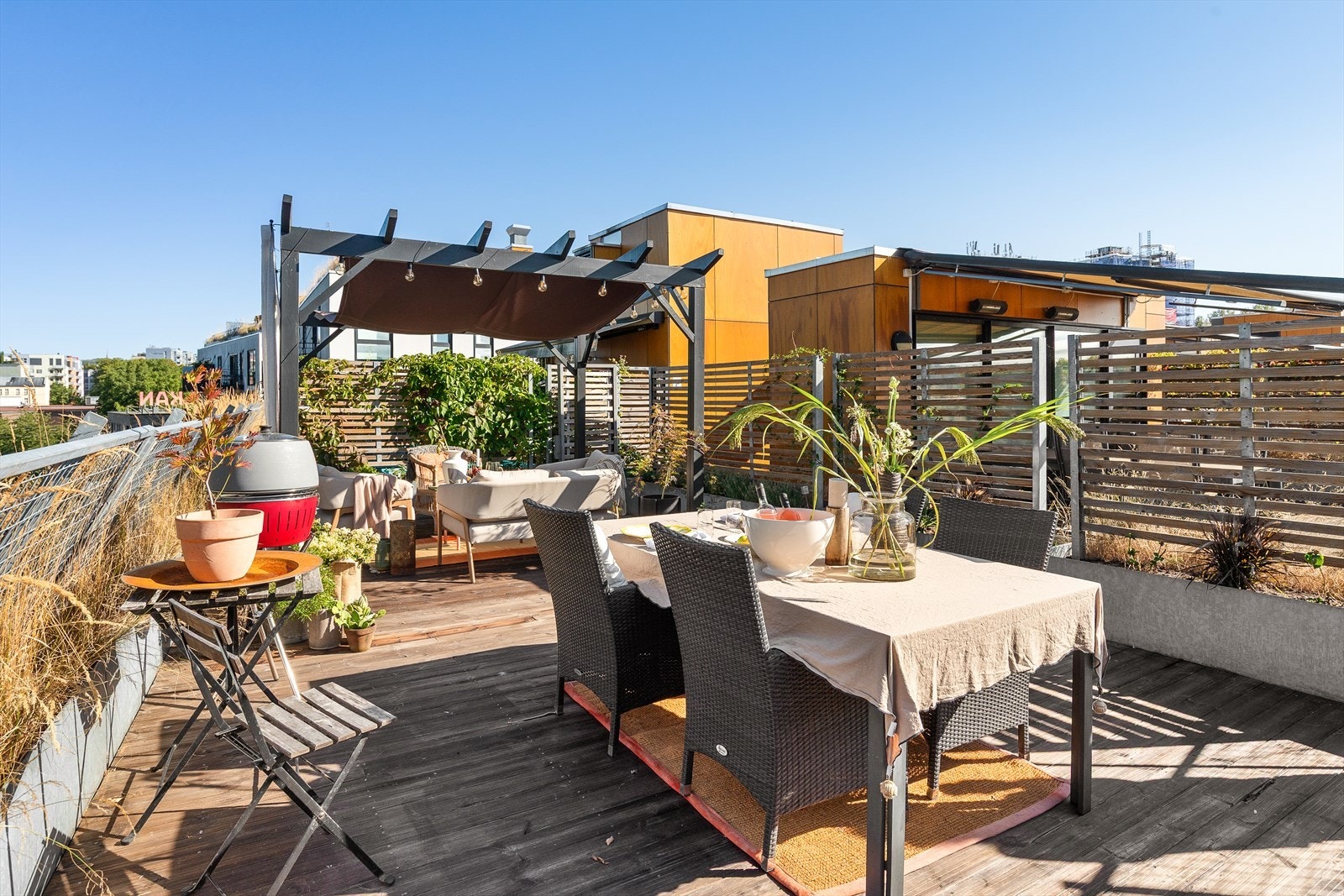 Takterrassen er perfekt for hyggelige sammenkomster med venner og familie. Galleribilde