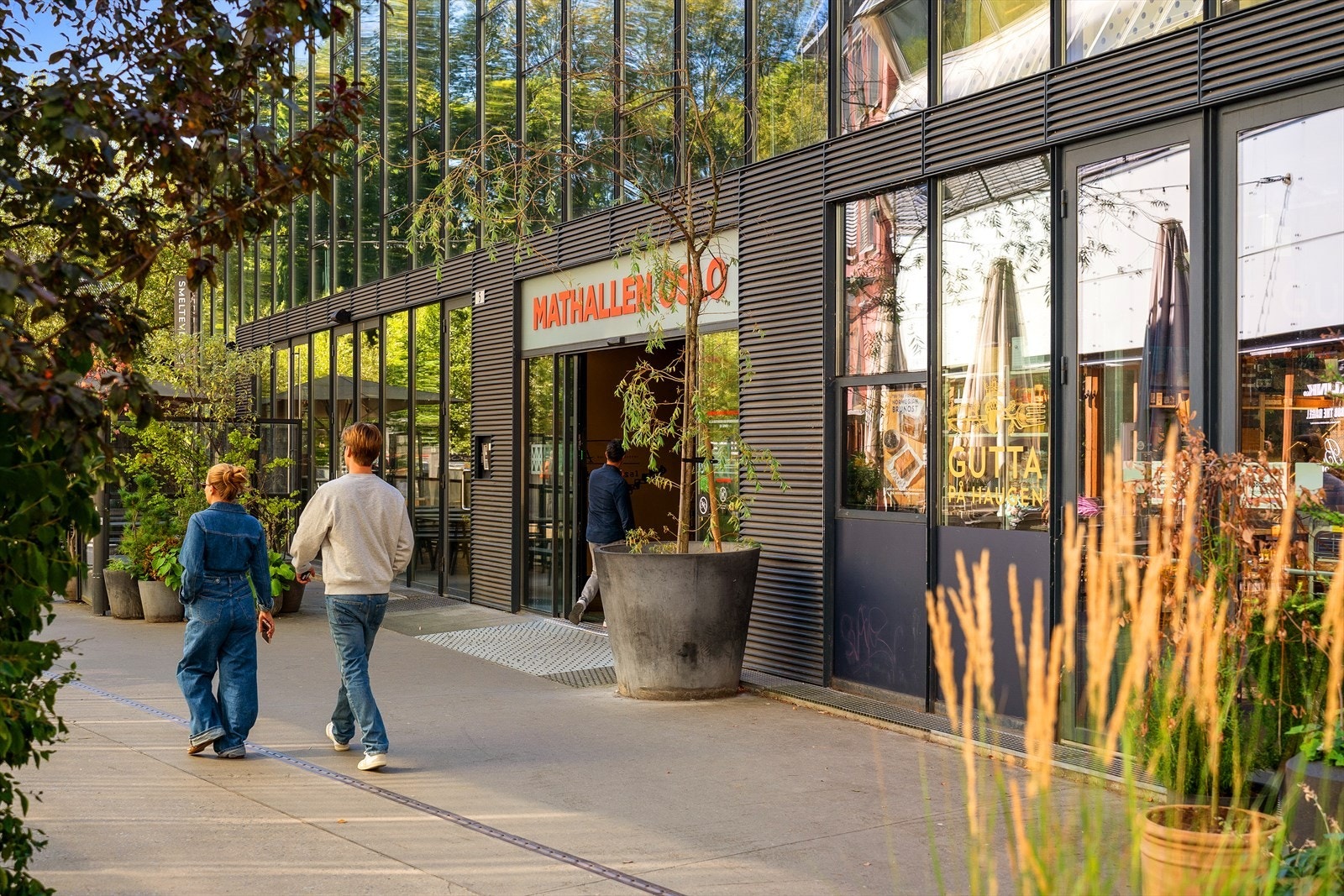 Her finner du blant annet Mathallen med byens beste utvalg av mat og drikke og flere barer og restauranter. Galleribilde