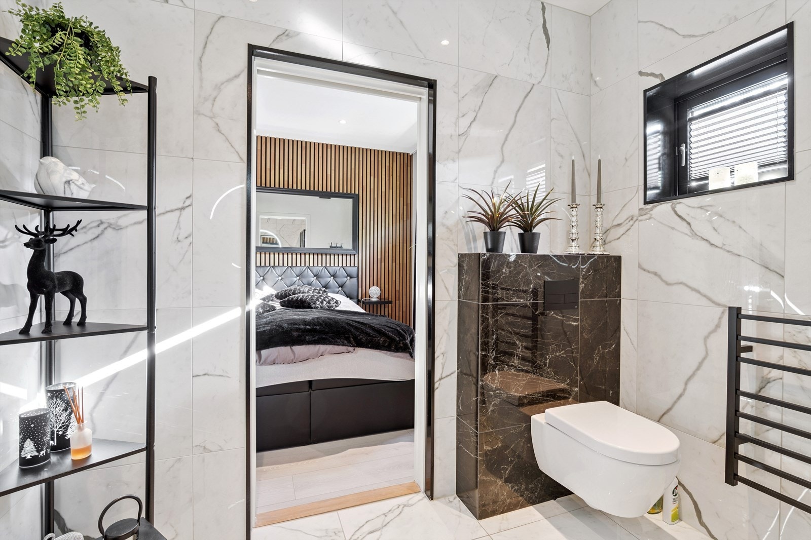 Bad oppe Galleribilde