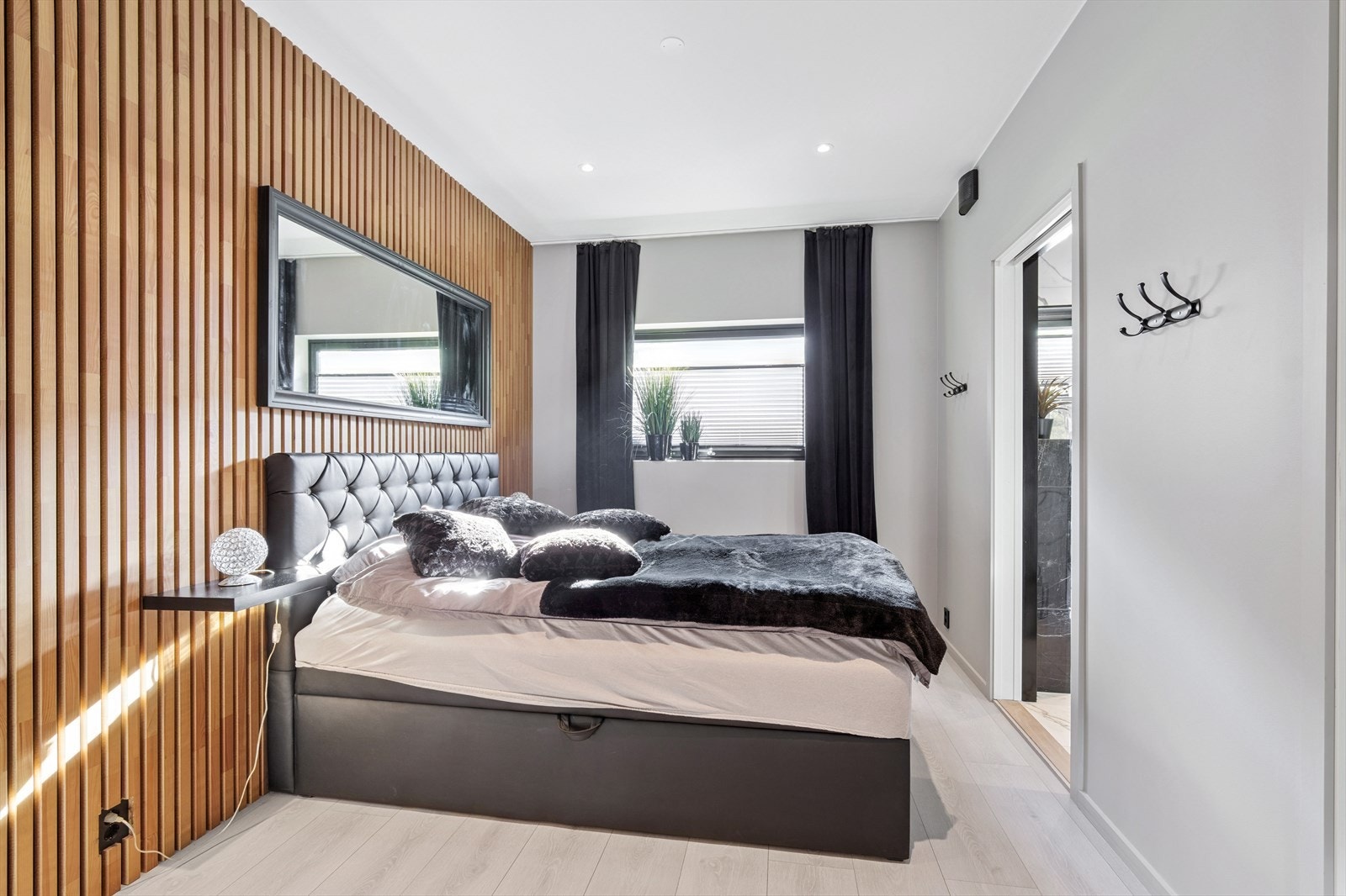 Soverom oppe Galleribilde