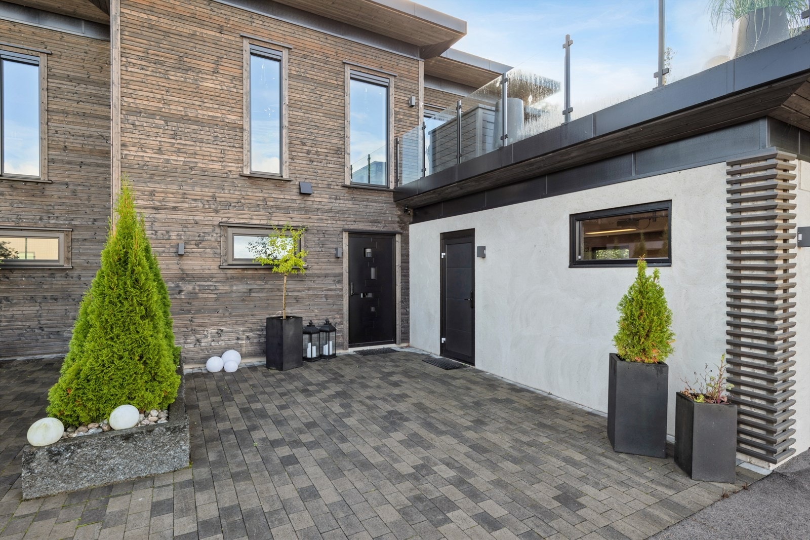 Koselig inngangsparti med belegningstein Galleribilde