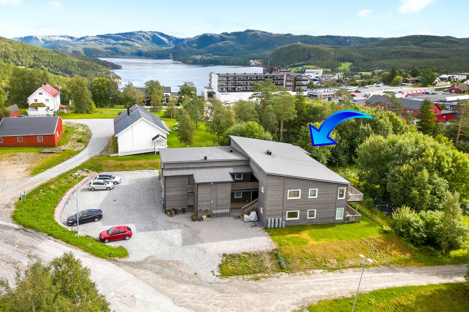 En flott og praktisk leilighet beliggende fint til i et attraktivt og rolig boligområde - med sentral beliggenhet i Kolvereid. Galleribilde