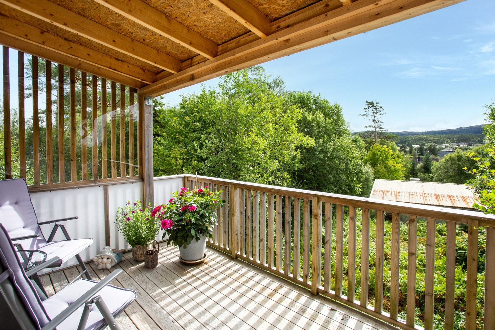 Her kan man nyte fine dager i frodige omgivelser. Galleribilde