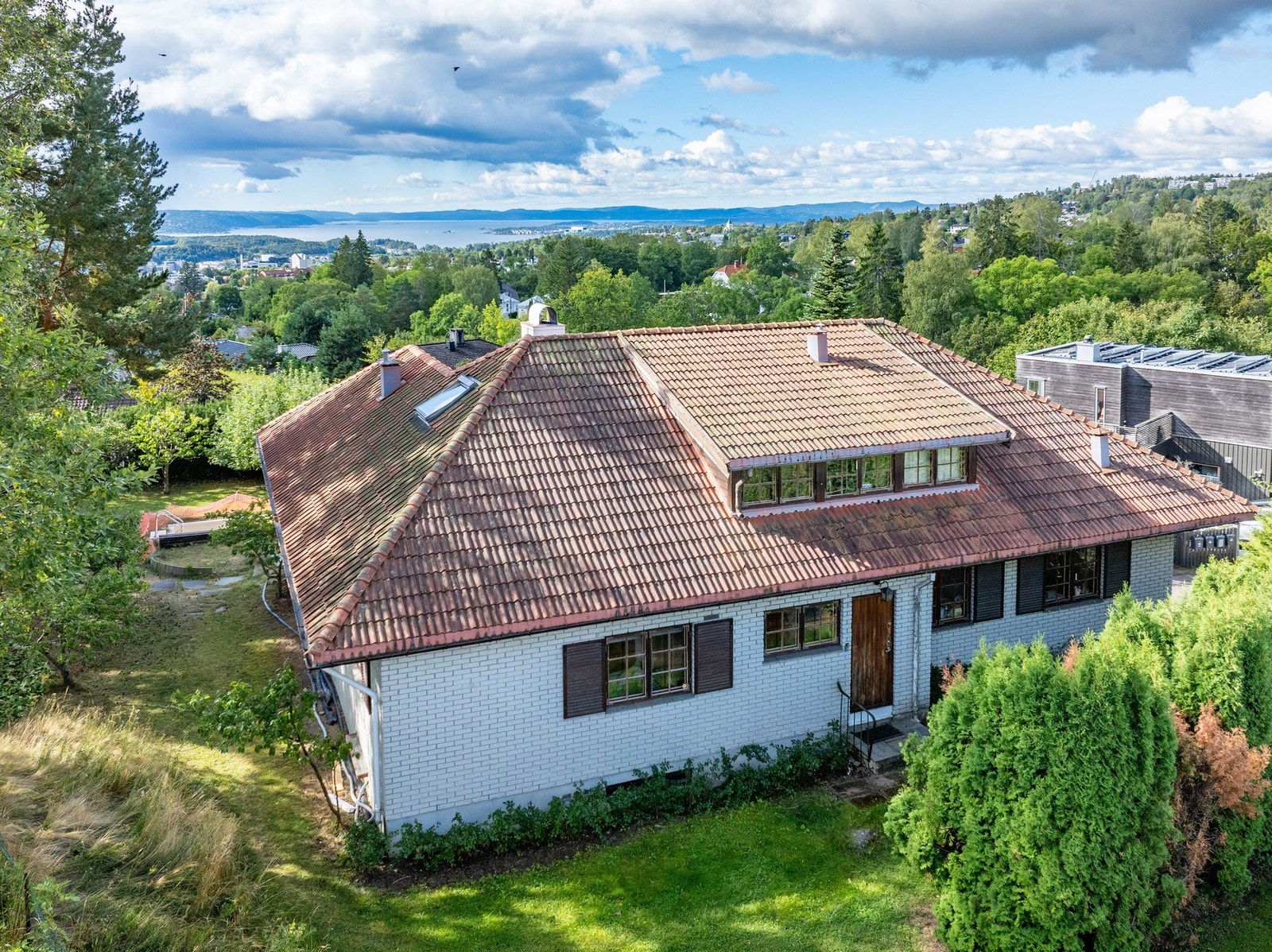 Attraktiv beliggenhet på et høydedrag. Galleribilde