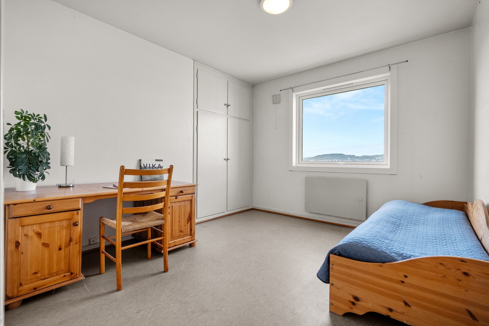 Soverom II er også av god størrelse med innbygd garderobeløsning. Galleribilde