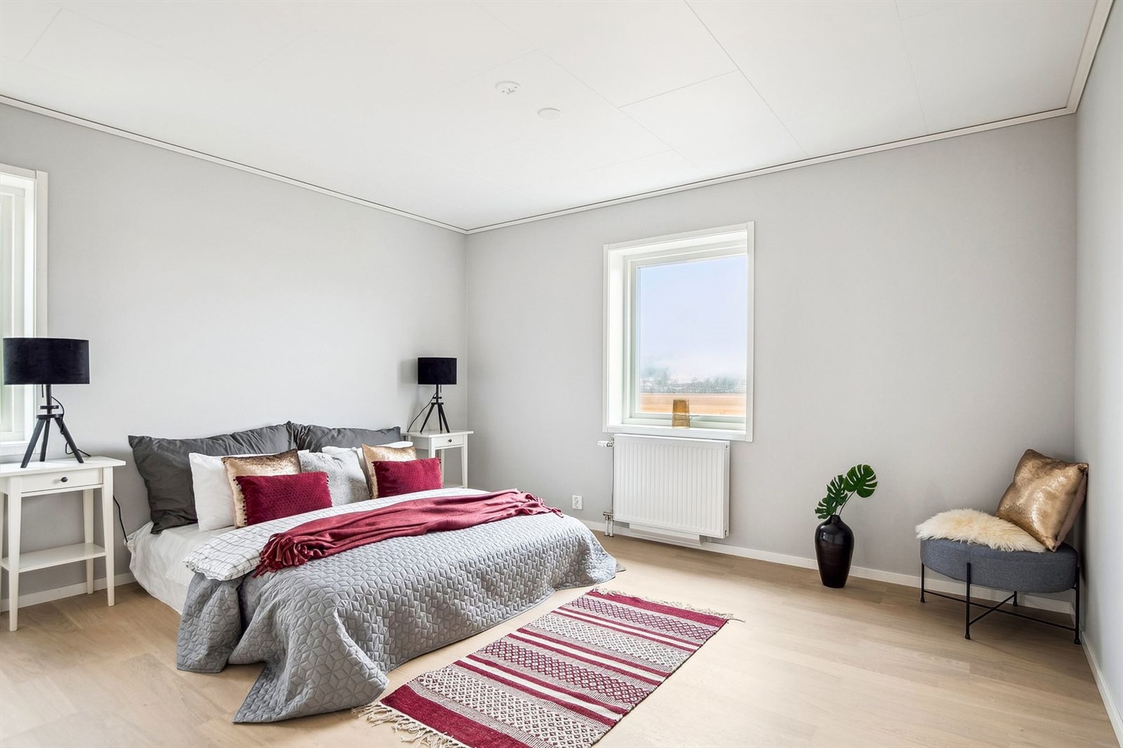 De to soverommene er av god størrelse med plass til seng og øvrig møblement. Galleribilde