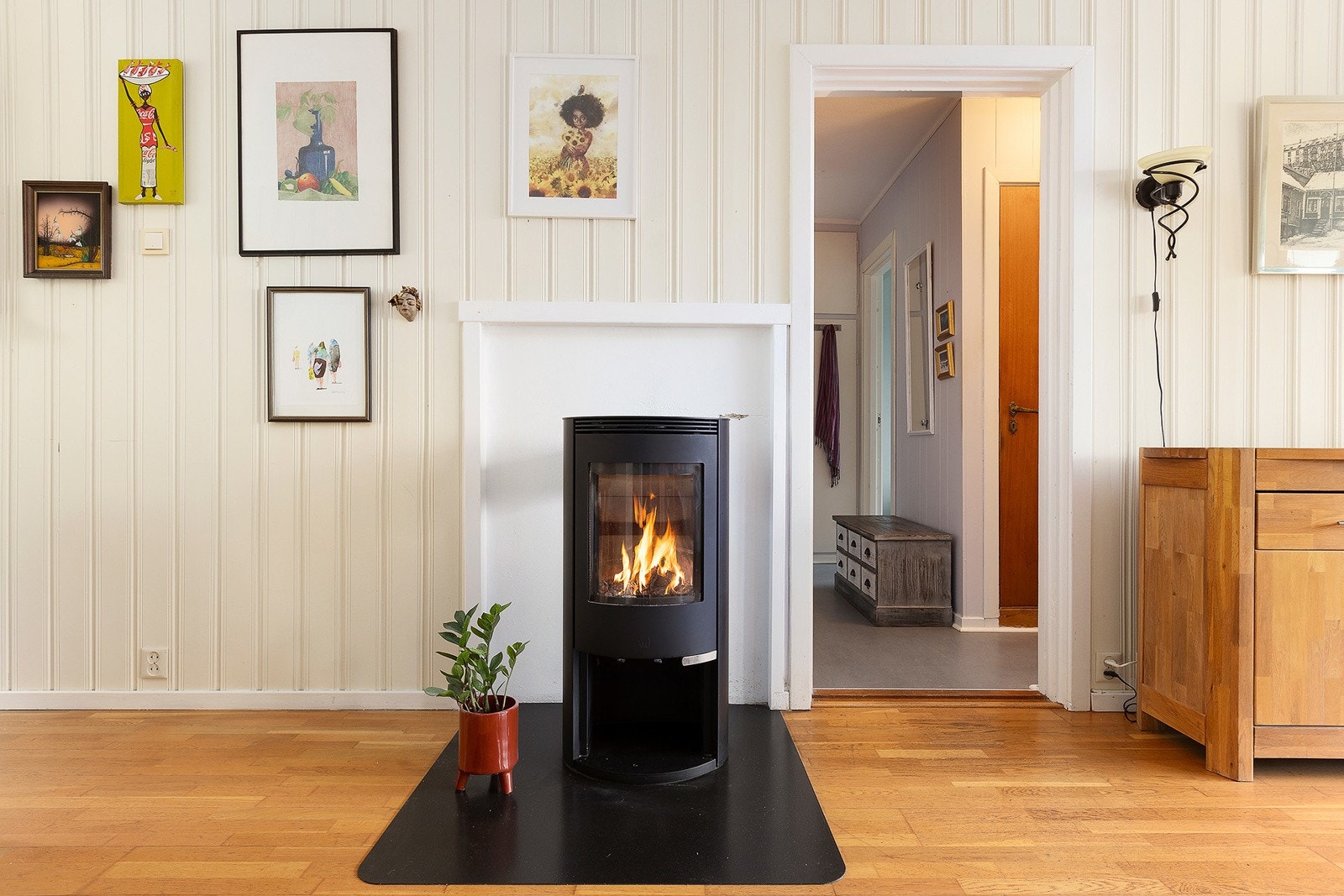 Peisen gir både varme og en lun stemning i rommet. Galleribilde