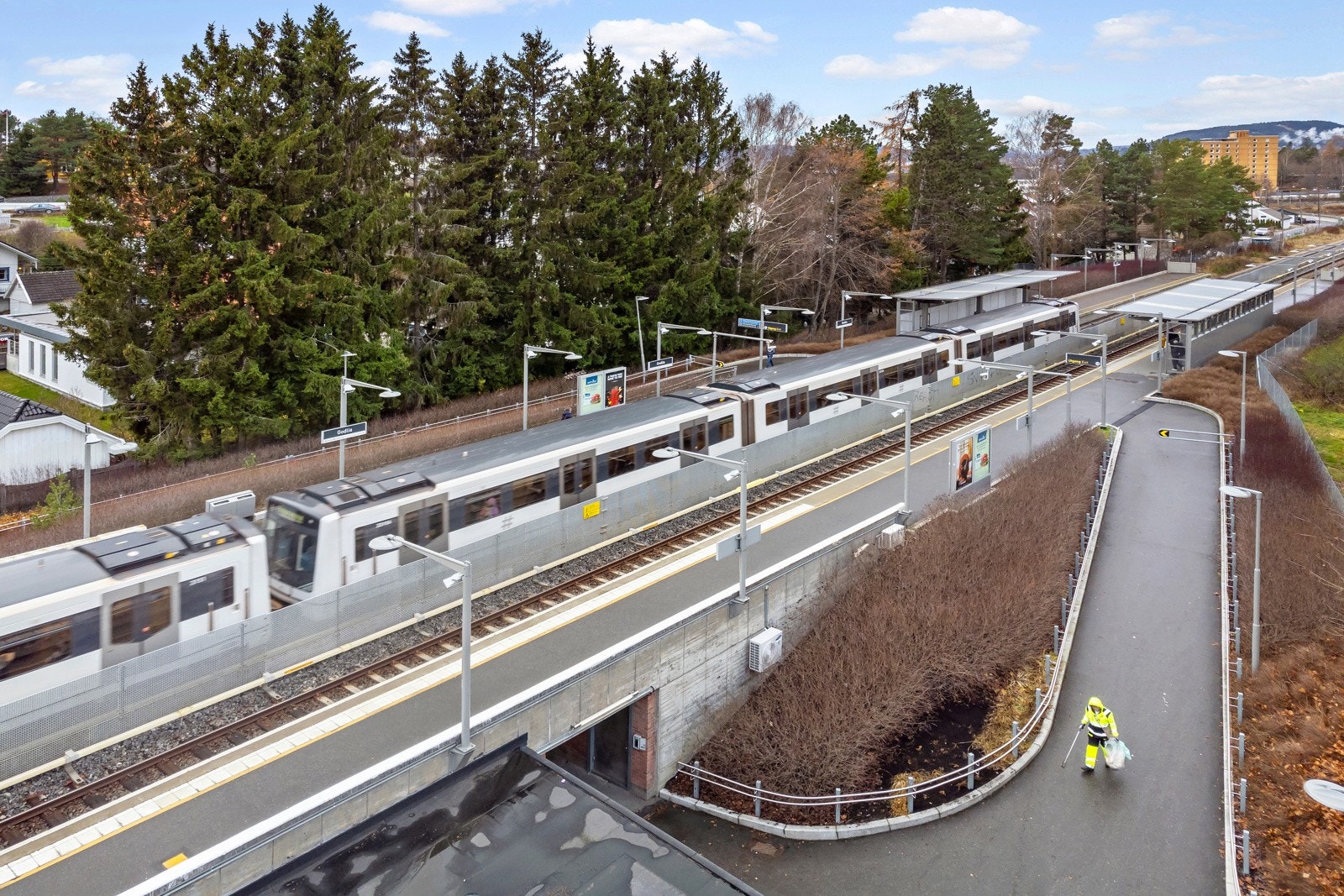 Enkelt å komme seg til sentrum med buss, trikk og bane i nærheten. Galleribilde