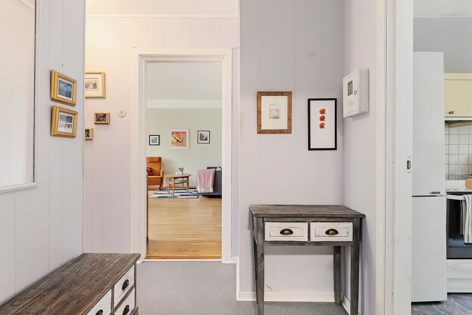 Inngangsparti med mulighet for garderobeløsning. Galleribilde