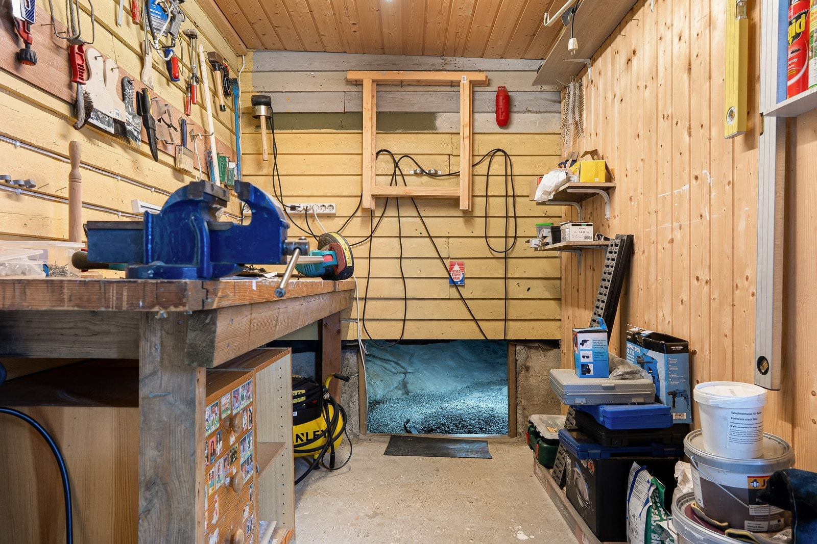 Boden ved garasjen. Galleribilde