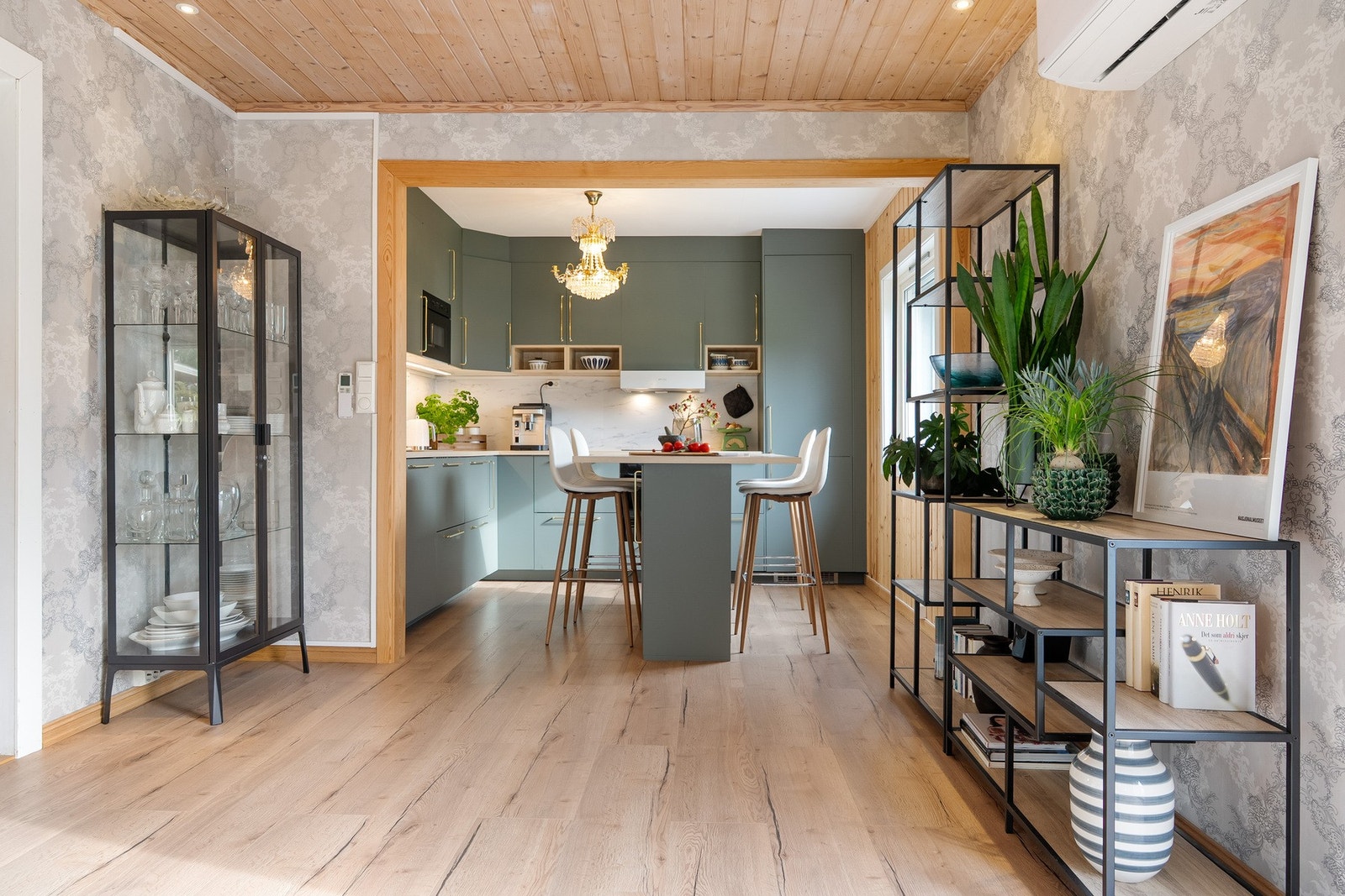 Kjøkkenet, sett fra stuen. Galleribilde