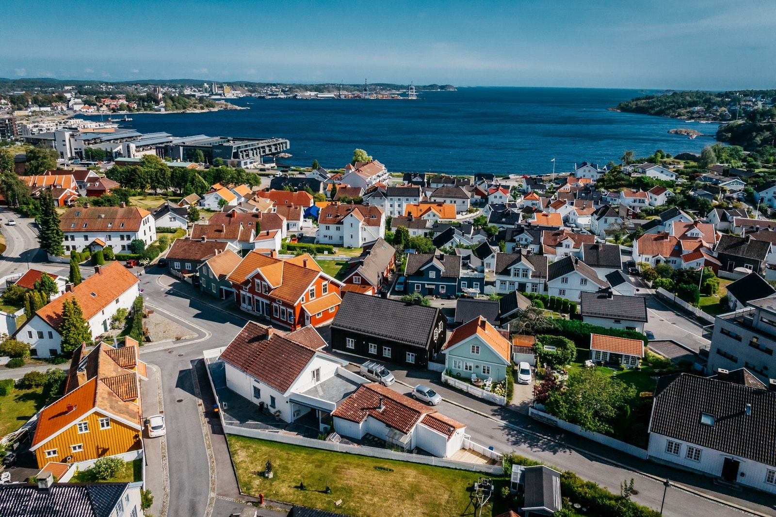 Eneboligen ligger sentralt plassert med gåavstand til alle sentrumsfasiliteter. Galleribilde