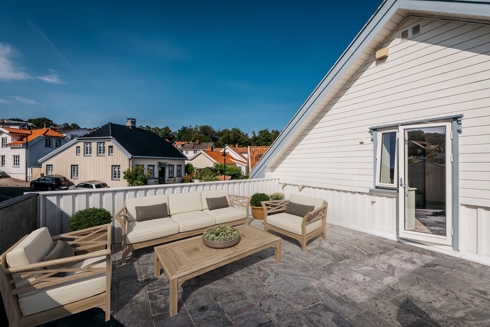 Nydelig uteplass med deilige solforhold. Galleribilde