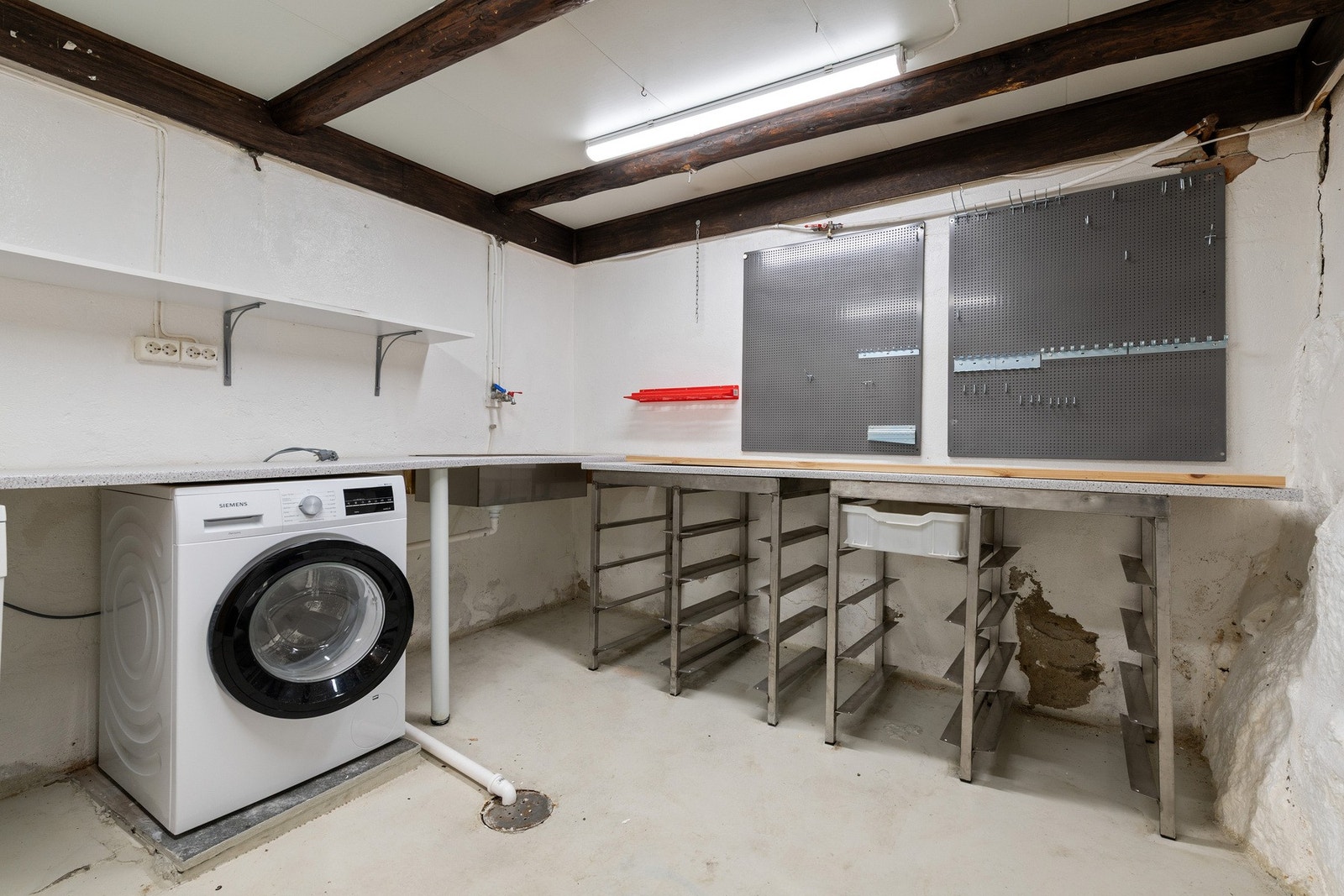 Vaskemaskin er plassert i kjelleretasjen. Galleribilde