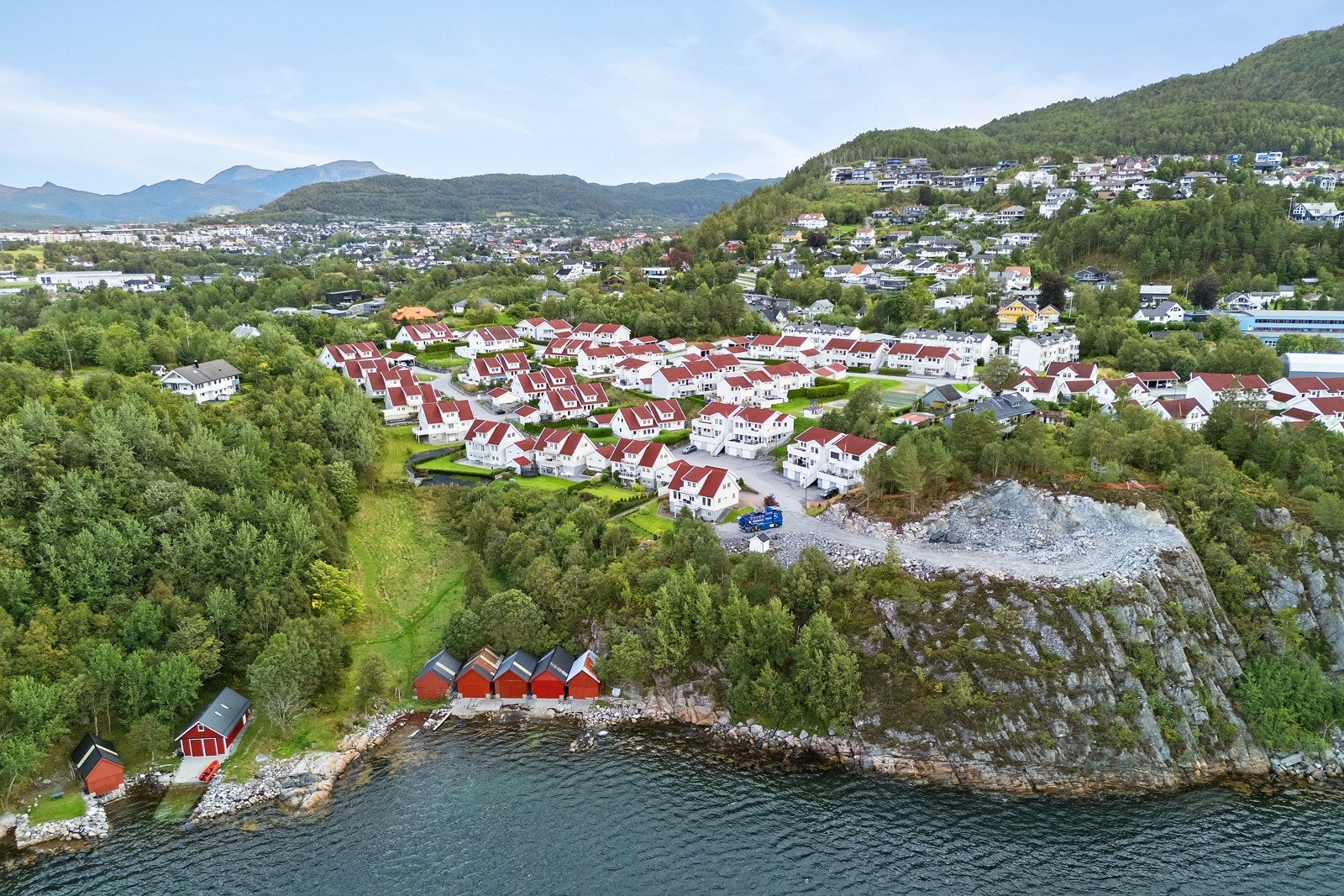 Tomten kan fritt besiktiges. Velkommen. Galleribilde