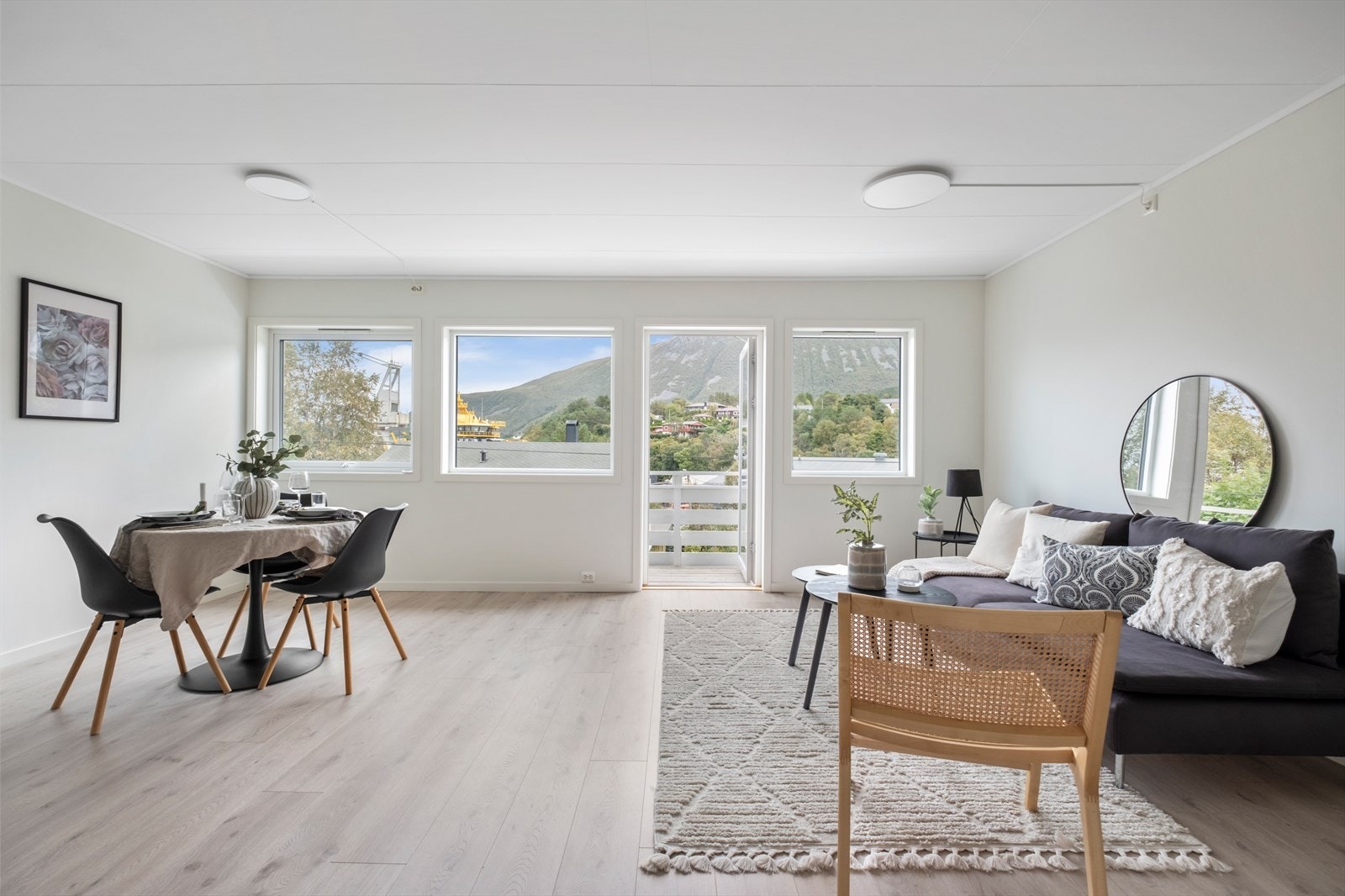 Stue med utgang til balkong Galleribilde