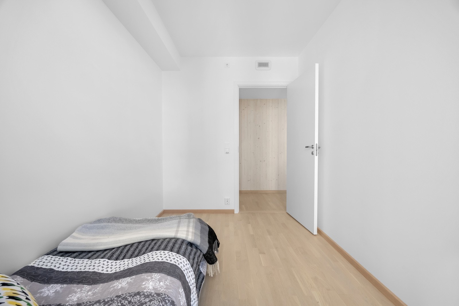 Soverom ll. Galleribilde