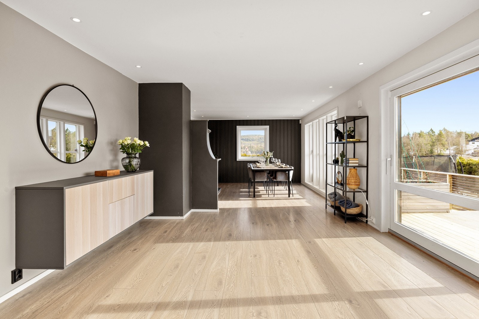 Ellers gode møbleringsmuligheter i stue / spisestue. Galleribilde