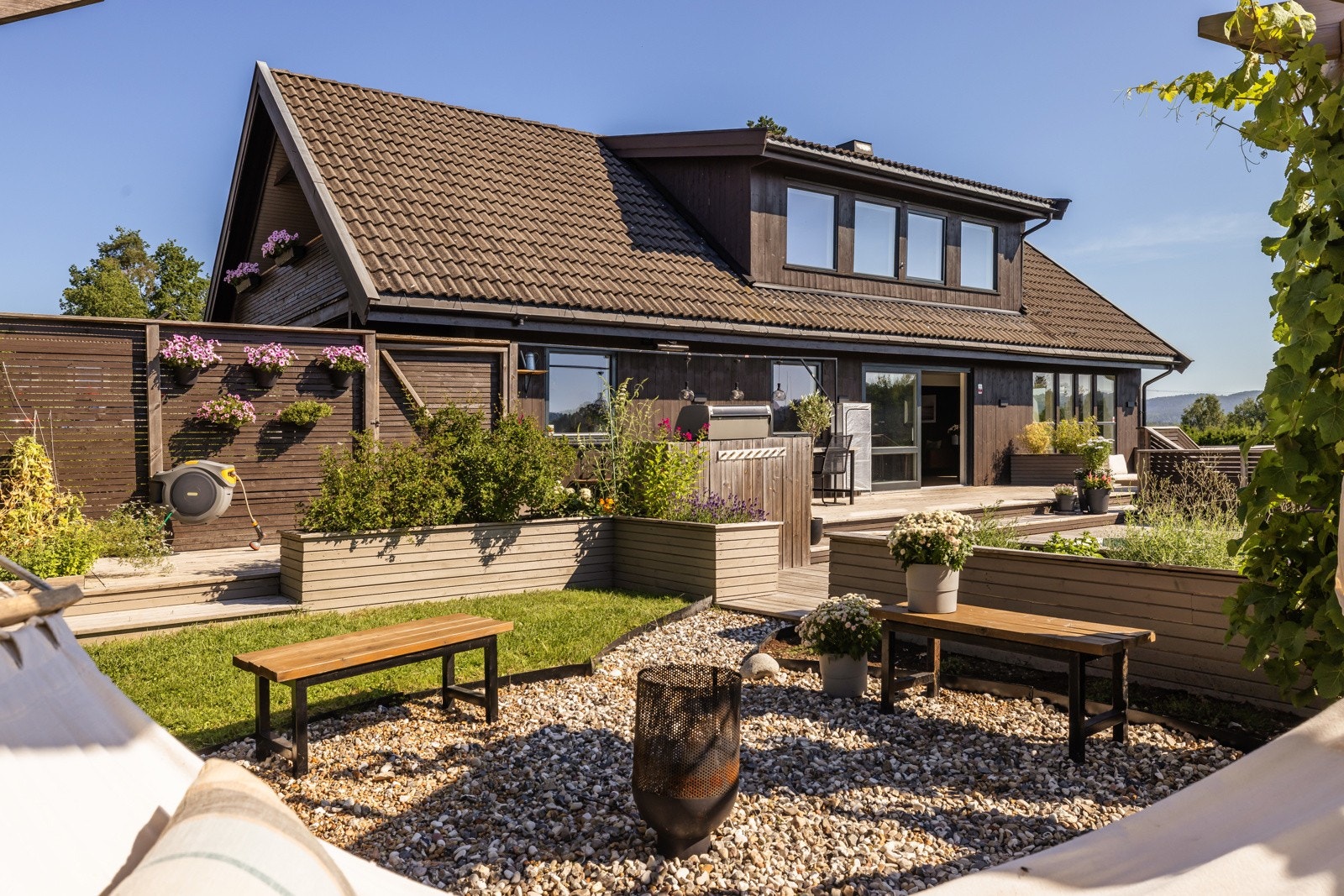 Hagen og terrassen ble oppgradert i tidsperioden 2018 - 2021 Galleribilde