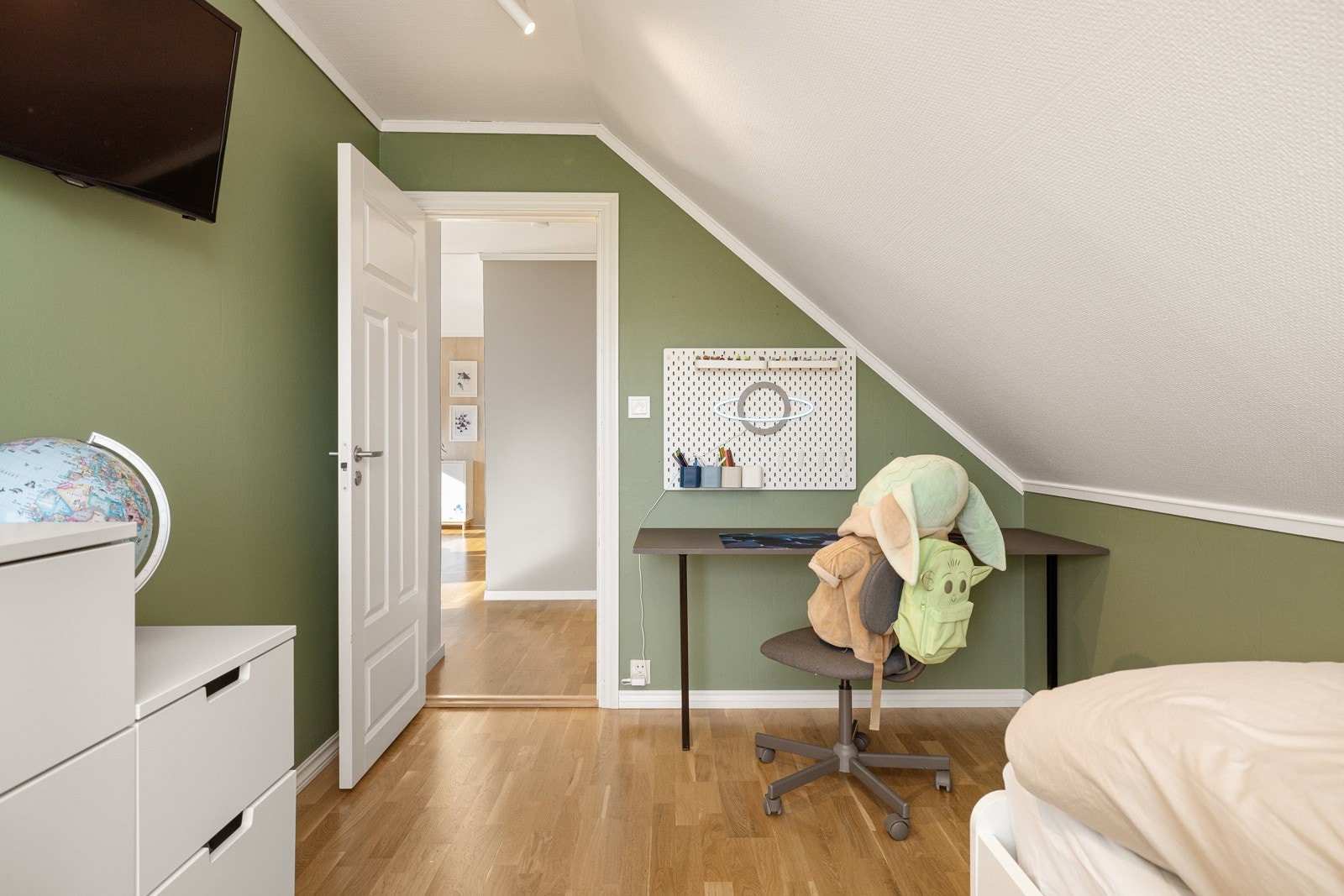 Rommet passer utmerket til barnerom, gjesterom eller kontor. Galleribilde