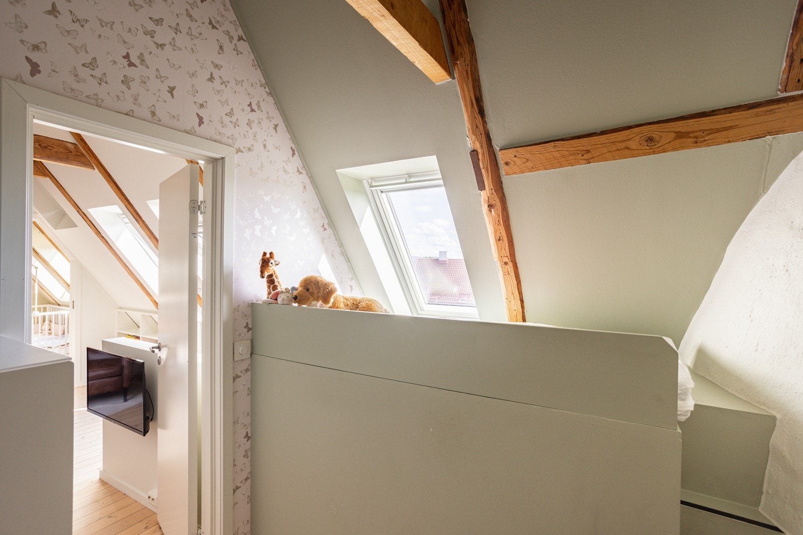 Rommene har plass til seng, oppbevaringsløsninger og øvrig møblement. Galleribilde