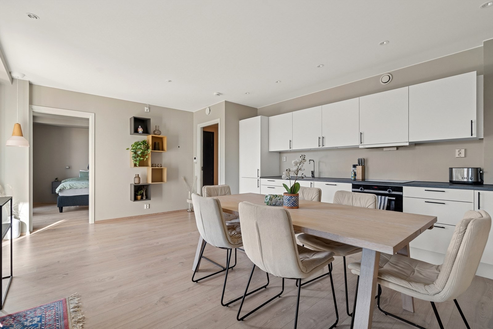 Spisegruppen tar plass i egen sone og inviterer til sosiale og hyggelige måltider. Galleribilde