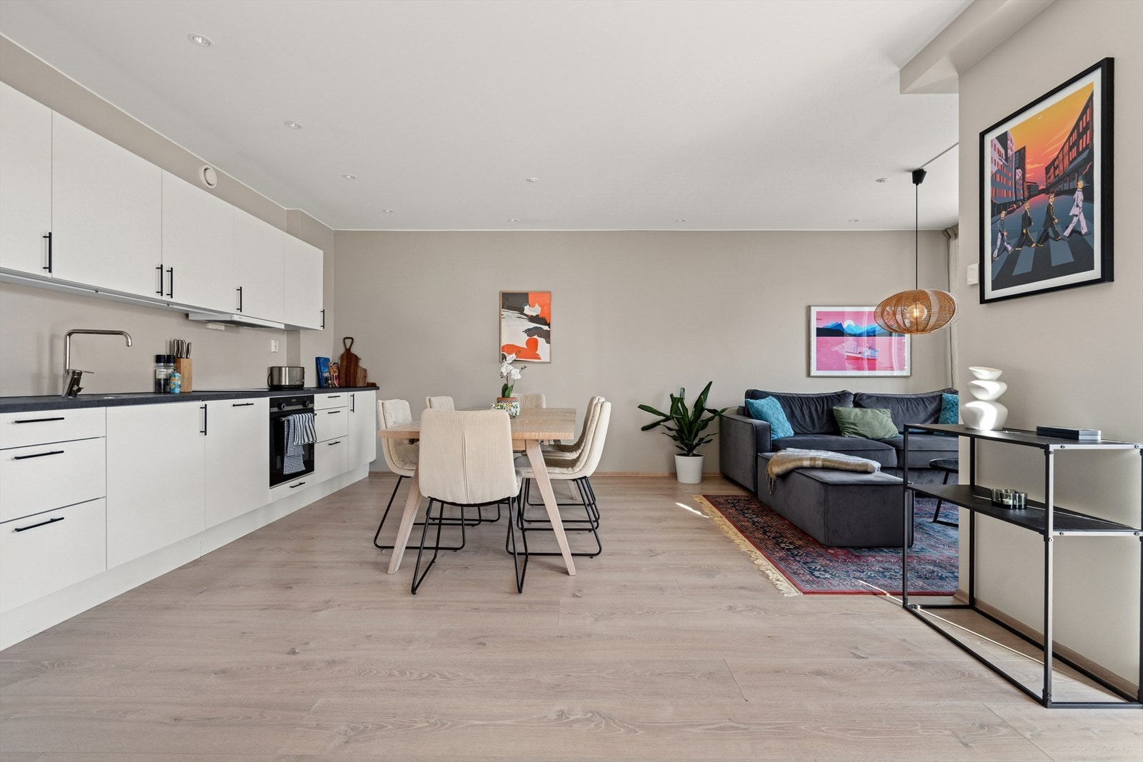 Christian Strandheim Jørgensen v/ DNB Eiendom ønsker deg velkommen til Tollbugata 11B, 304! Galleribilde