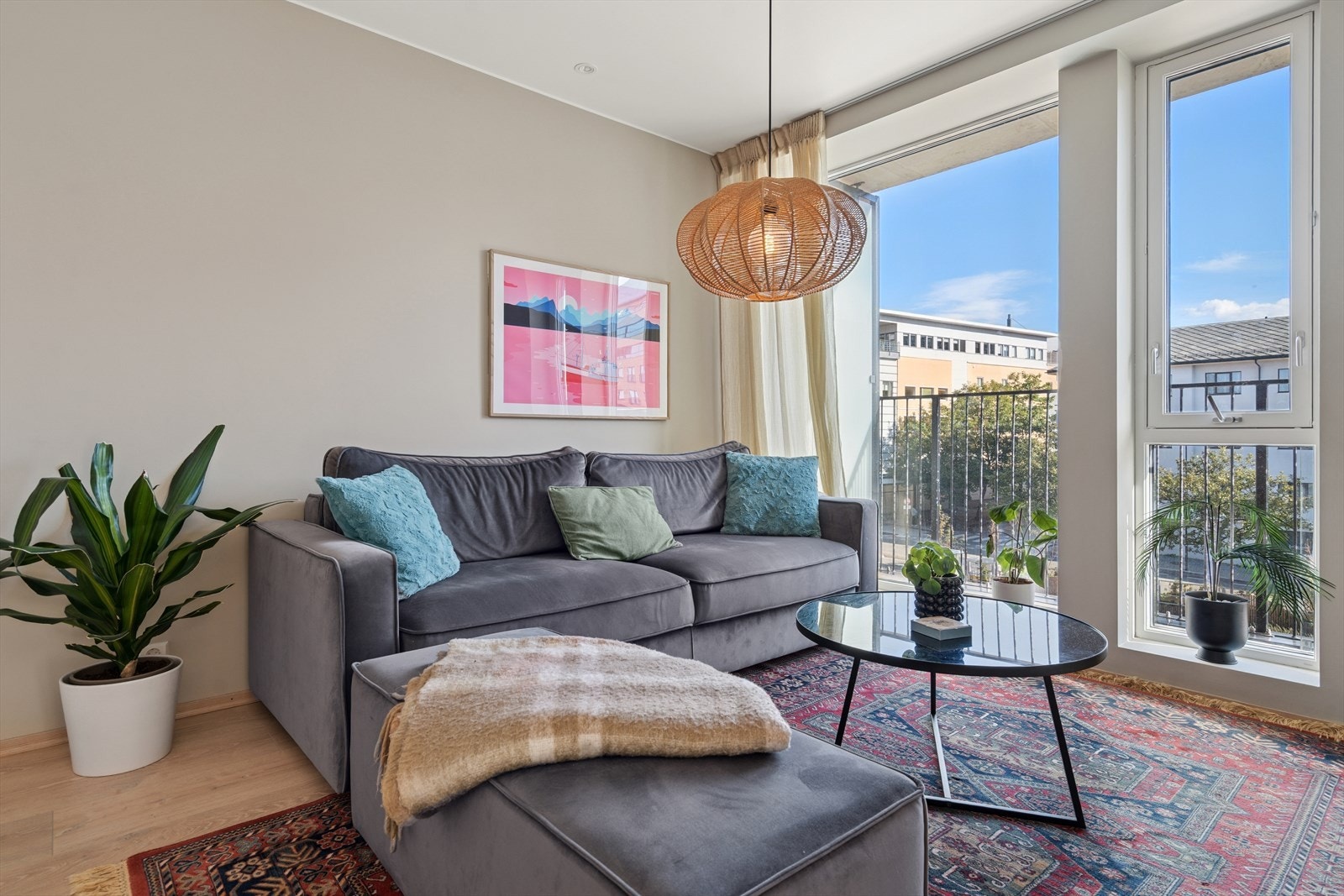 Gode vindusflater sørger for at rommet får godt med naturlig lys. Galleribilde