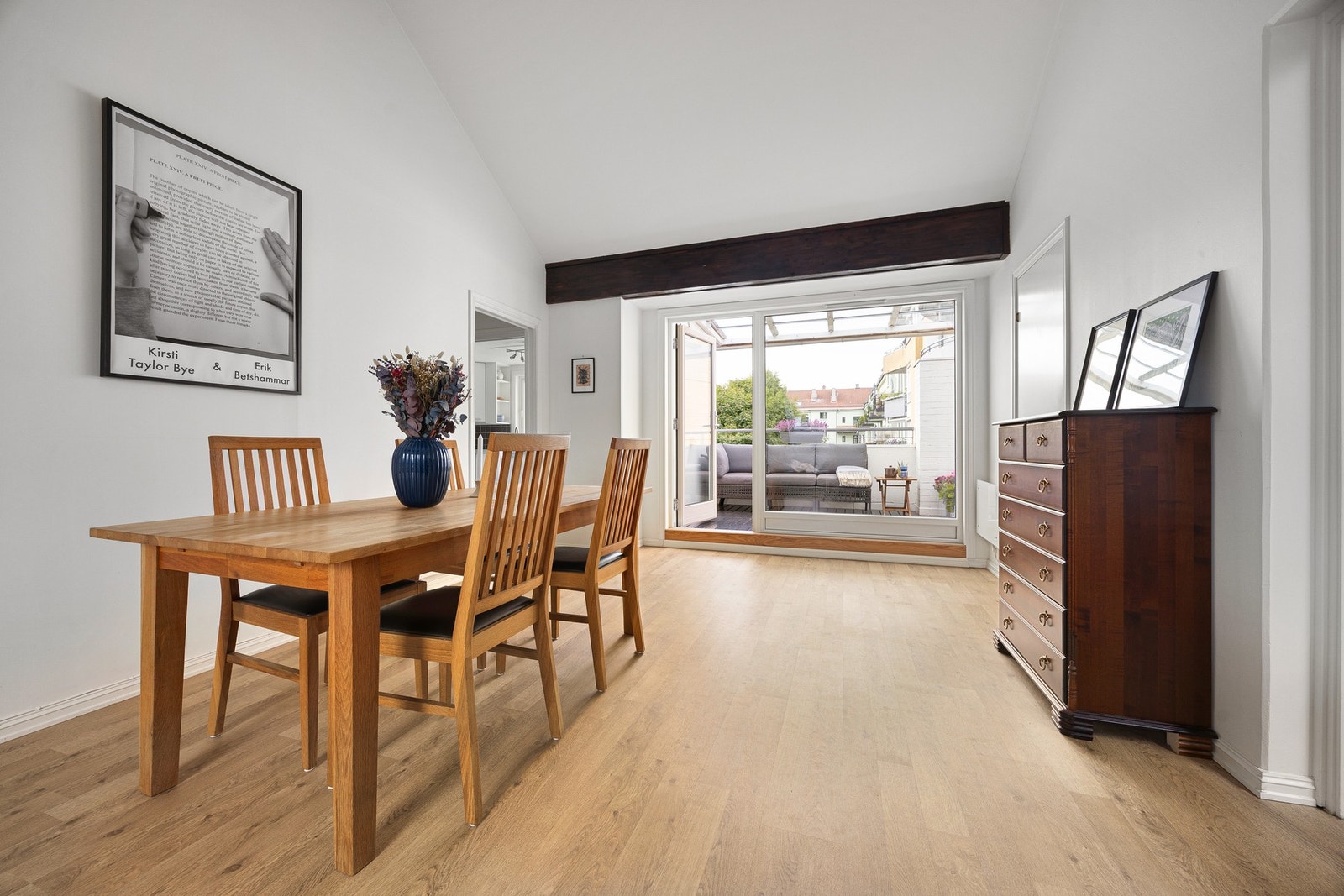 Takhøyde på opptil 3,9 meter gir en svært god romfølelse. Galleribilde