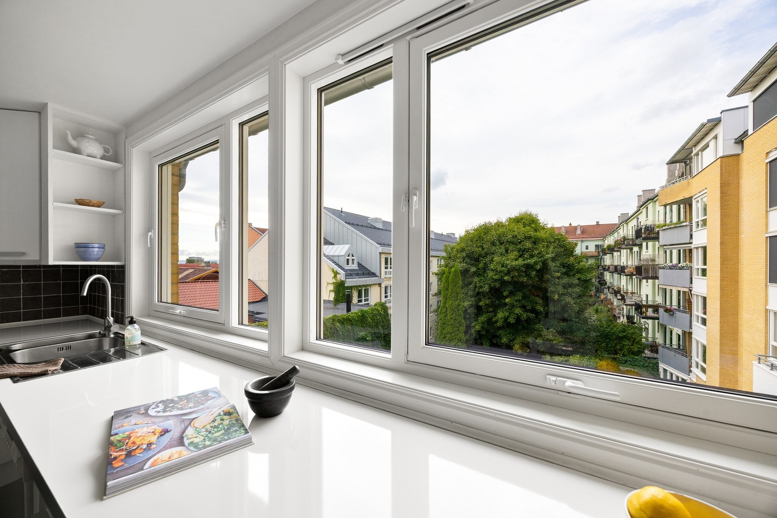 Velkommen til en lekker 3-roms loftsleilighet i Østerdalsgata 2C! Galleribilde