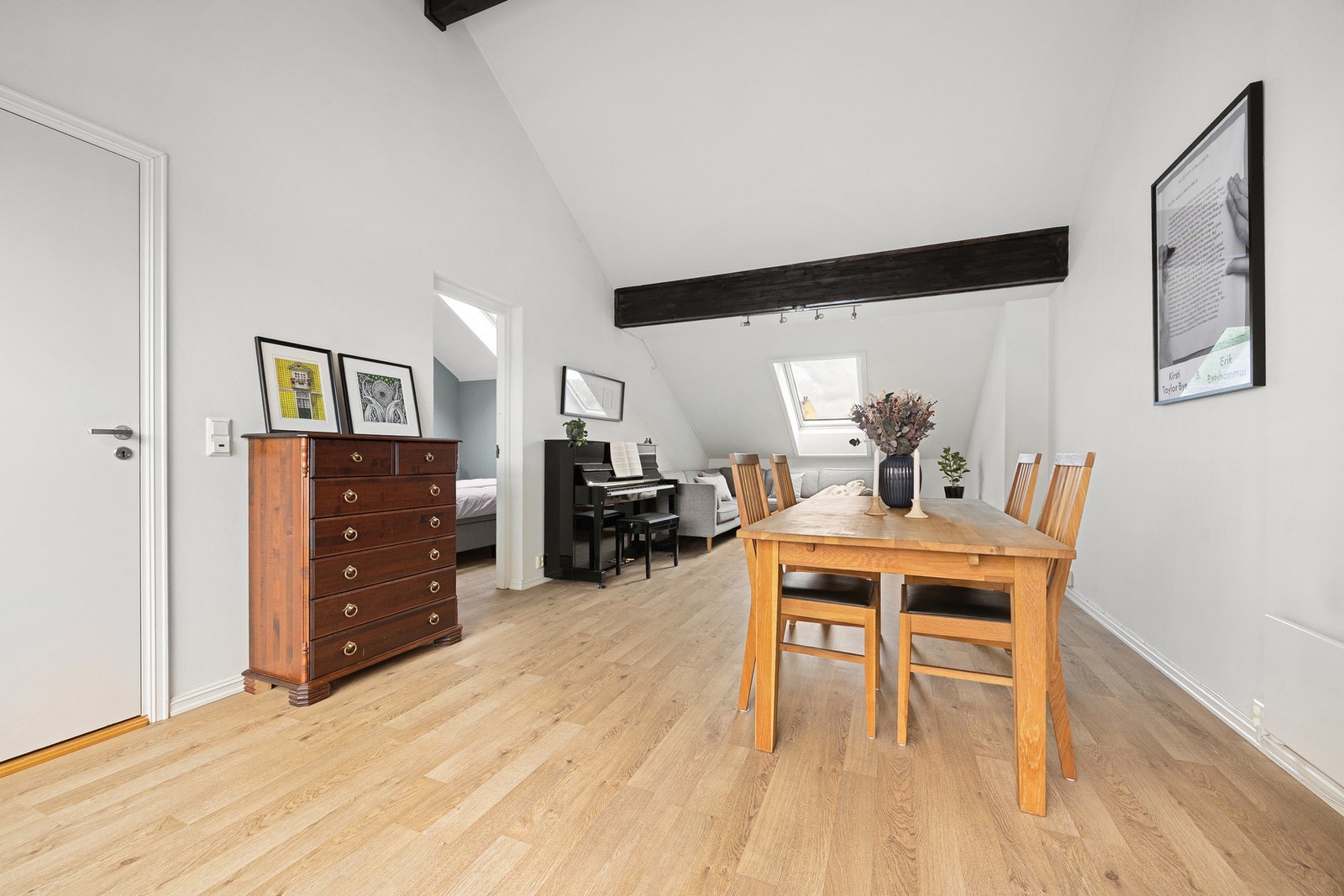 Nytt laminatgulv er lagt i 2018. Galleribilde