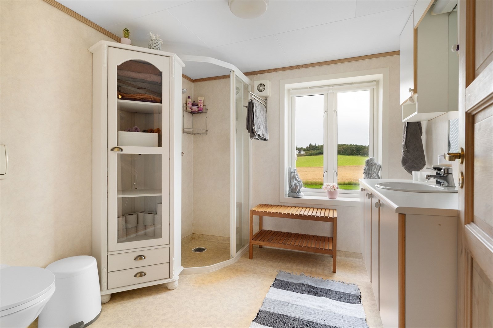 Badet i utleiedelen er på 6 kvm. Galleribilde