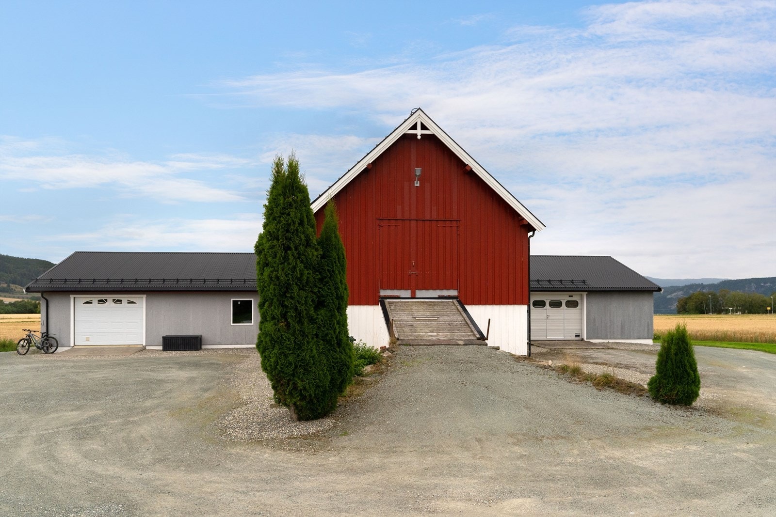 Praktisk låvetrapp til andre etasje av låven. Galleribilde