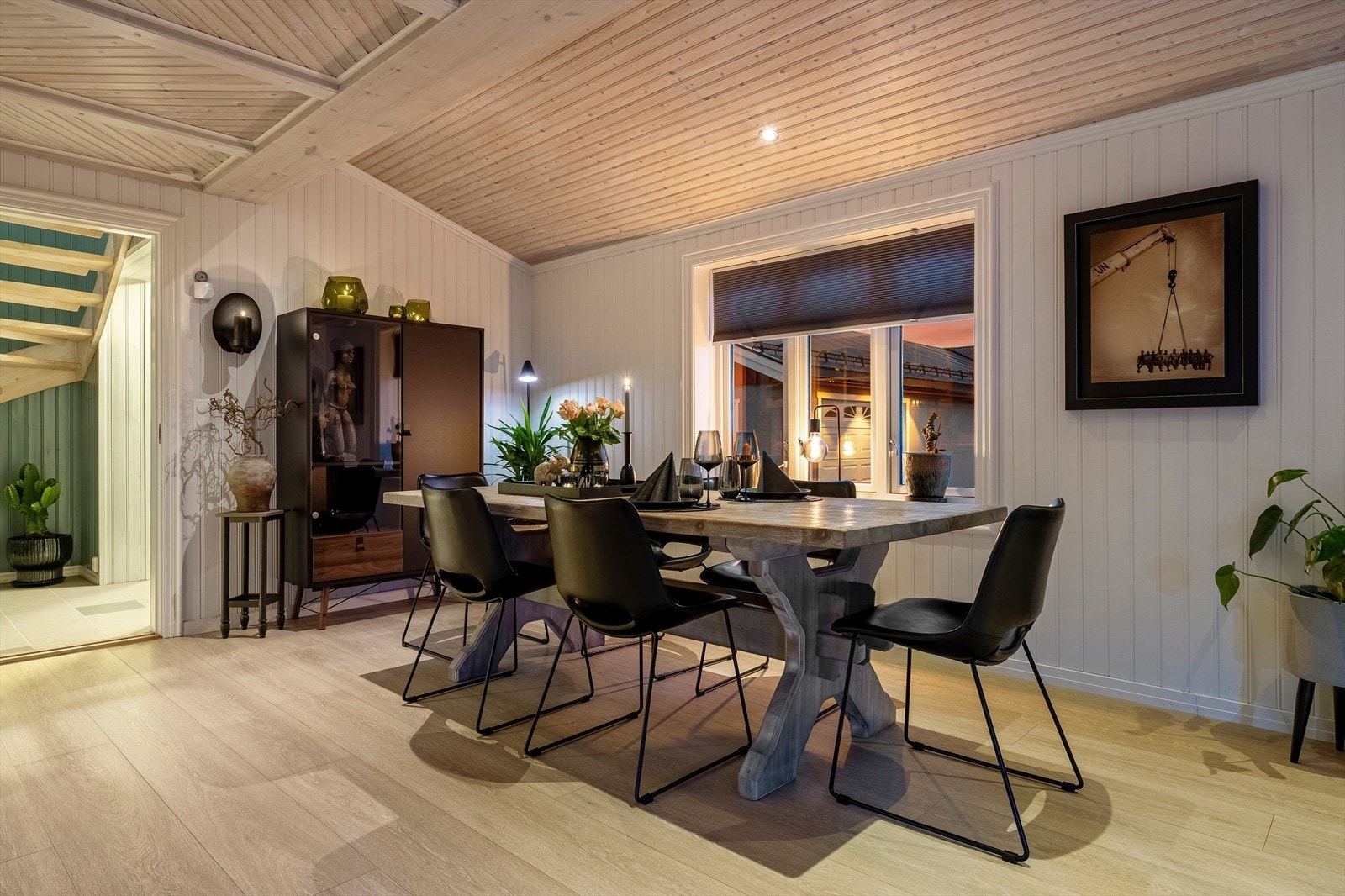 Det er god plass til stort spisebord Galleribilde